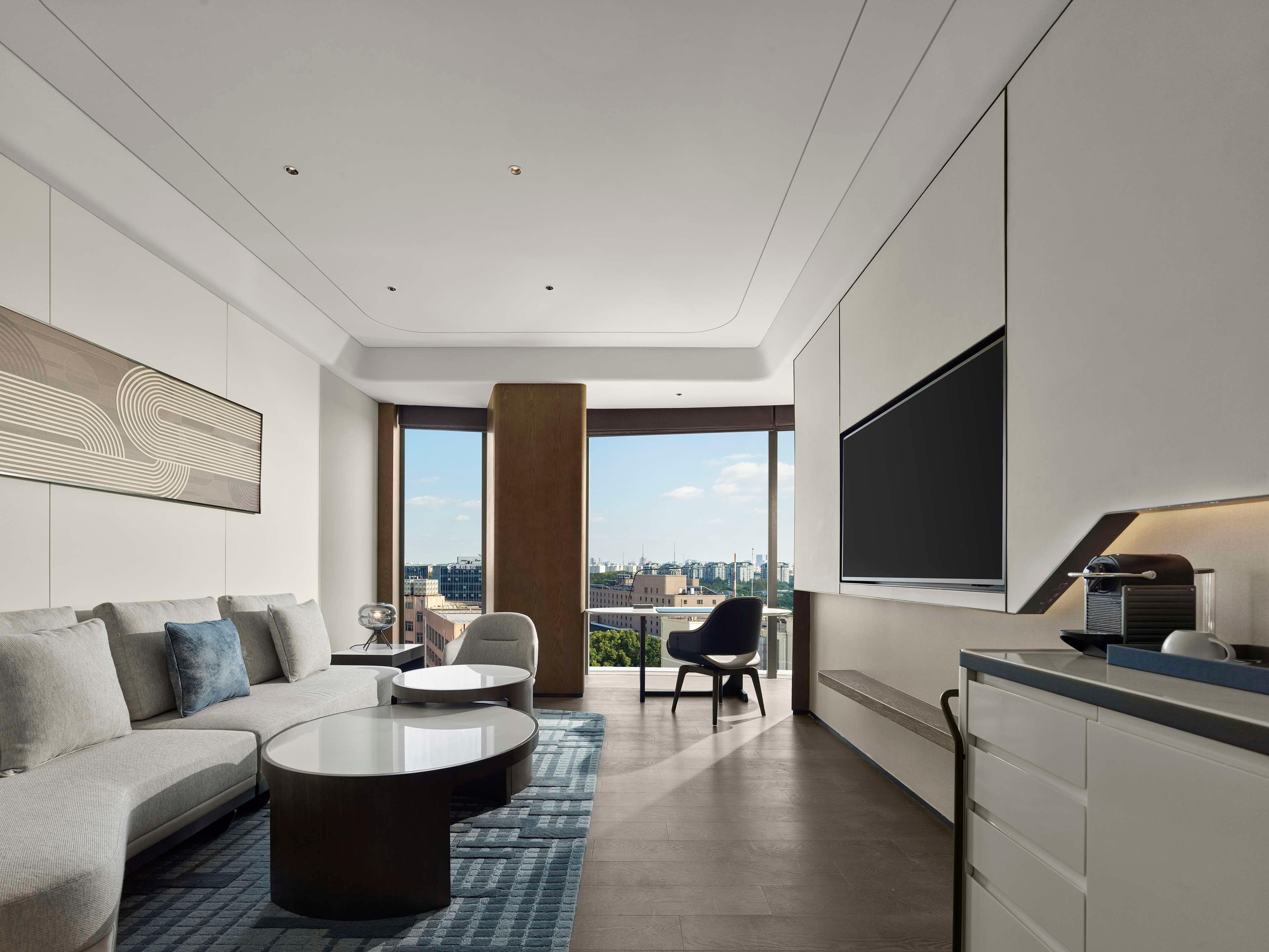 Suite Deluxe King Bed