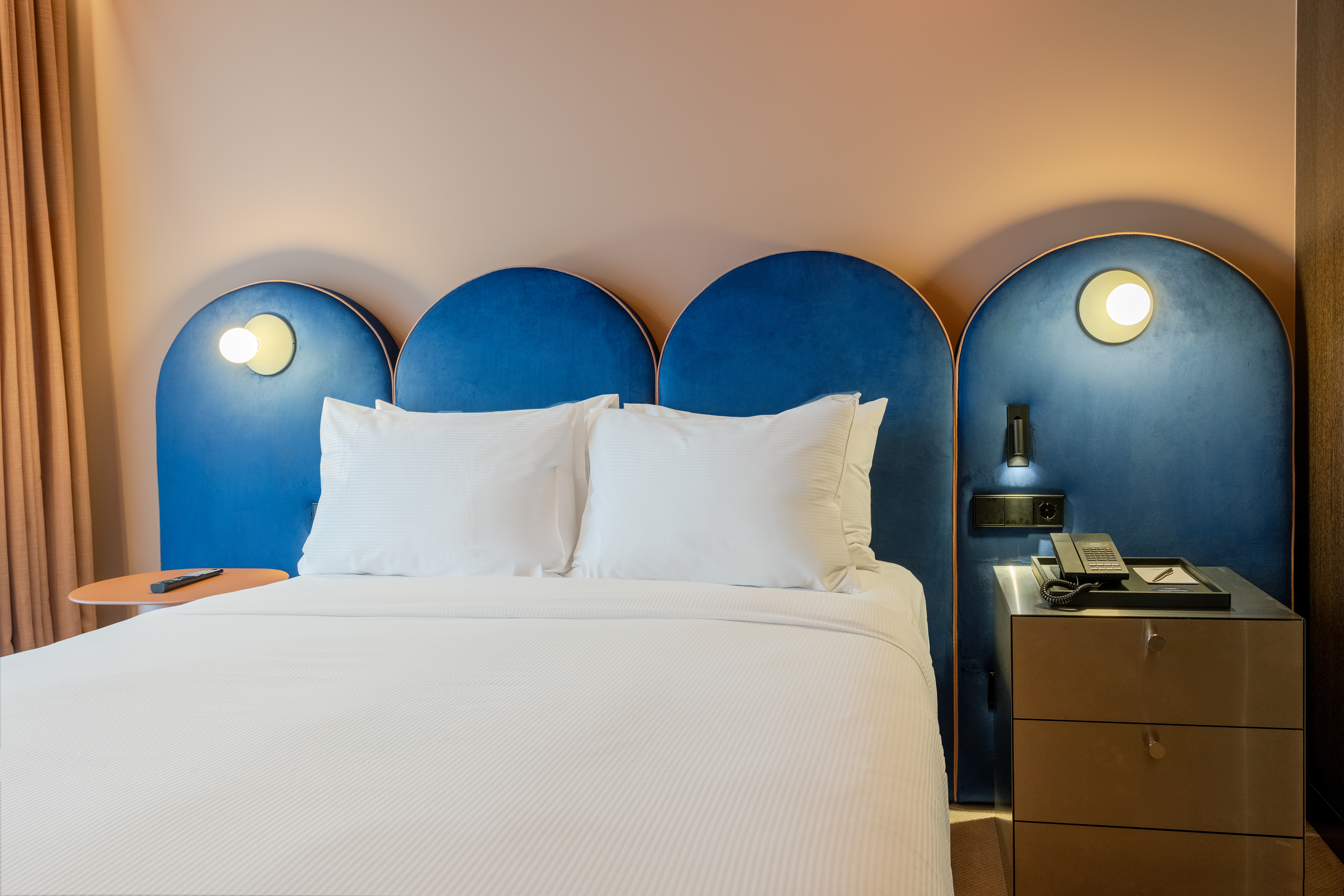 Double or Twin Guest Room Queen Bed