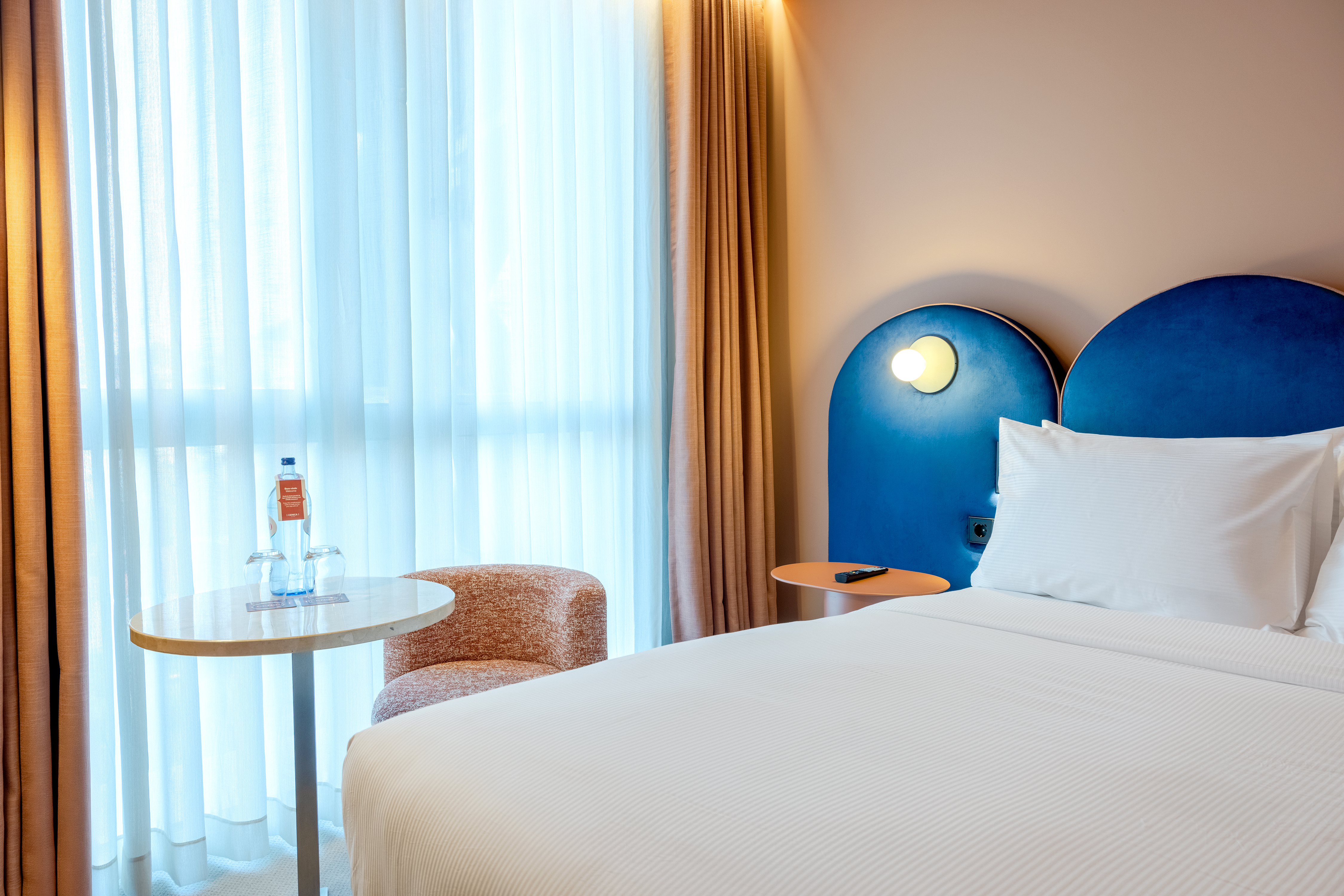 Double or Twin Guest Room Queen Bed