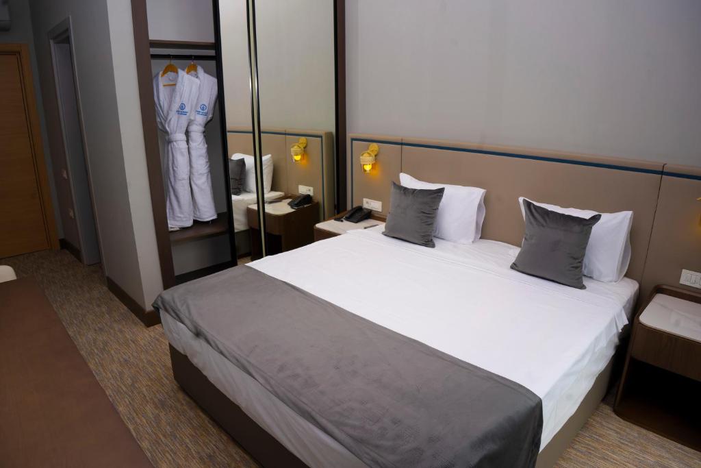 Double or Twin Standard