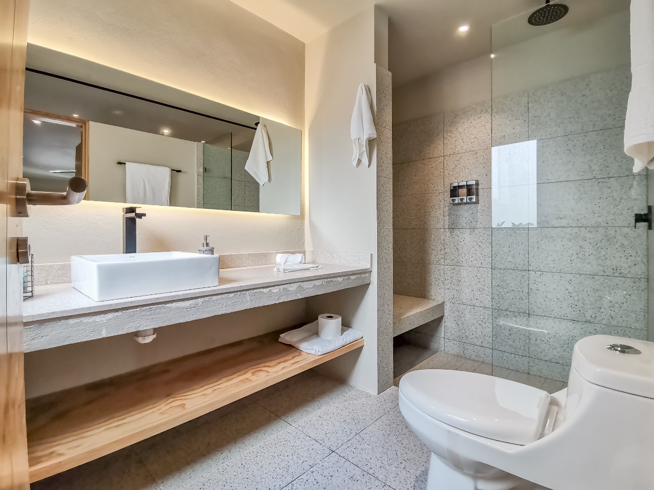 Studio Deluxe Executive