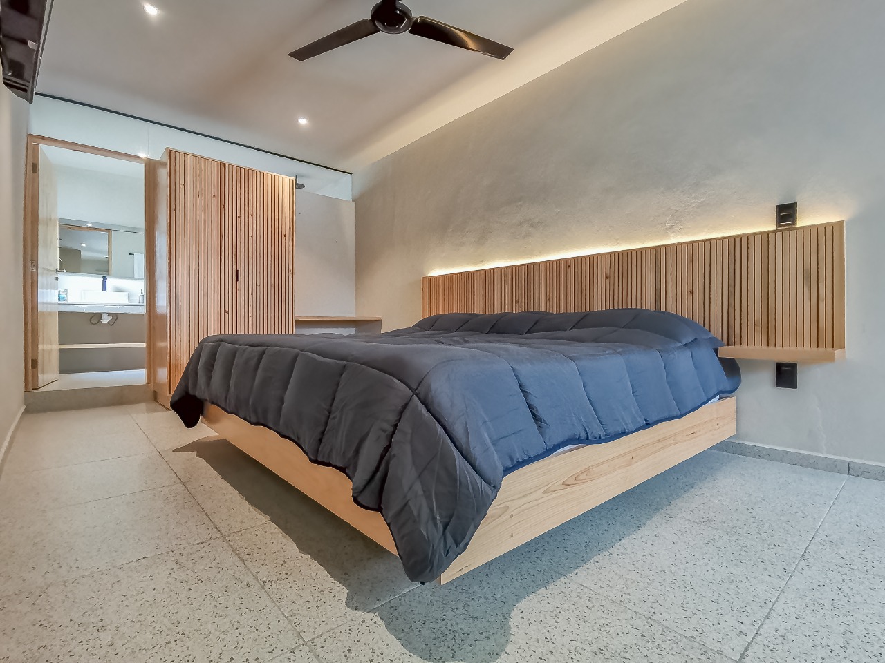 Studio Deluxe Executive