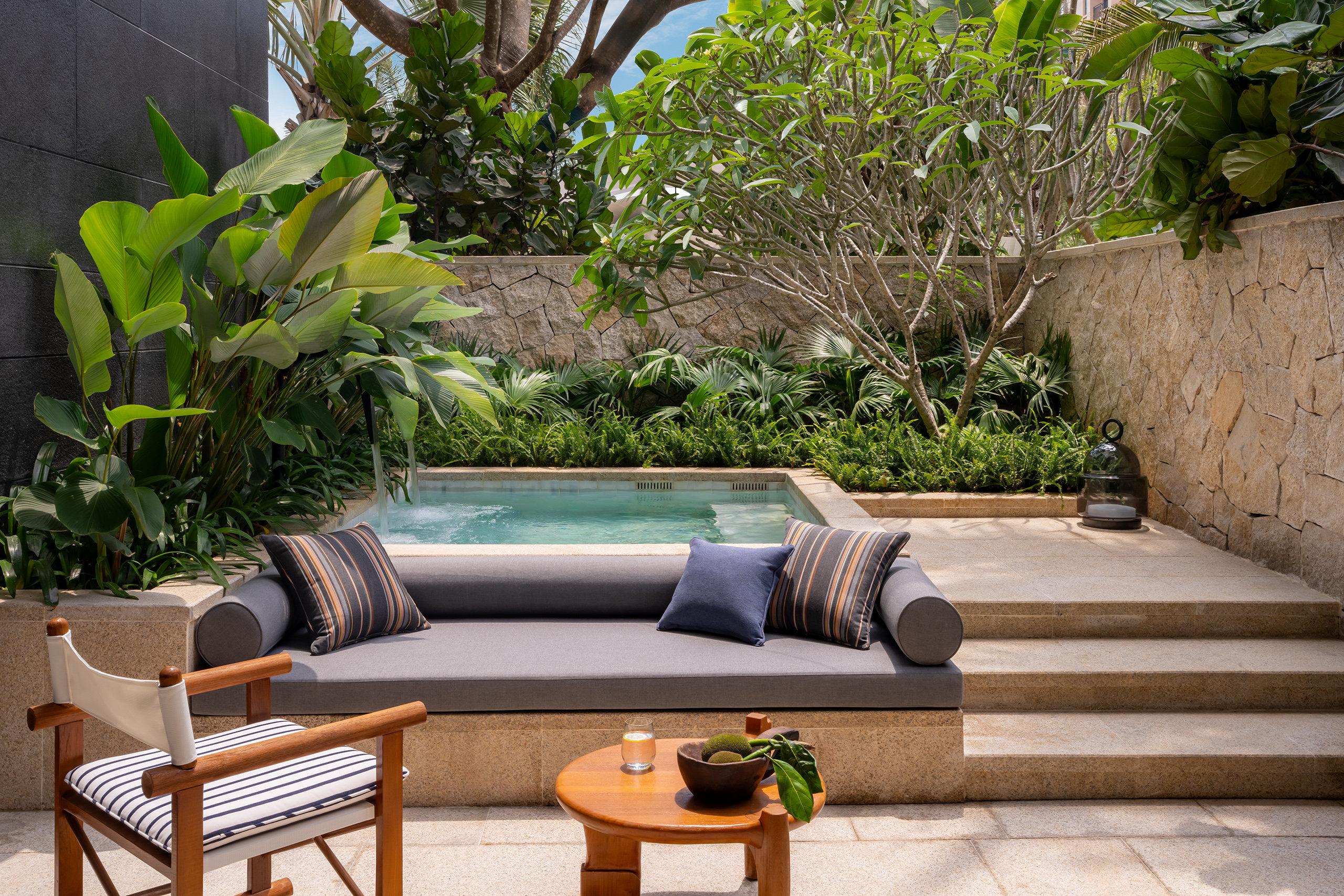 Quadruple with Private Pool