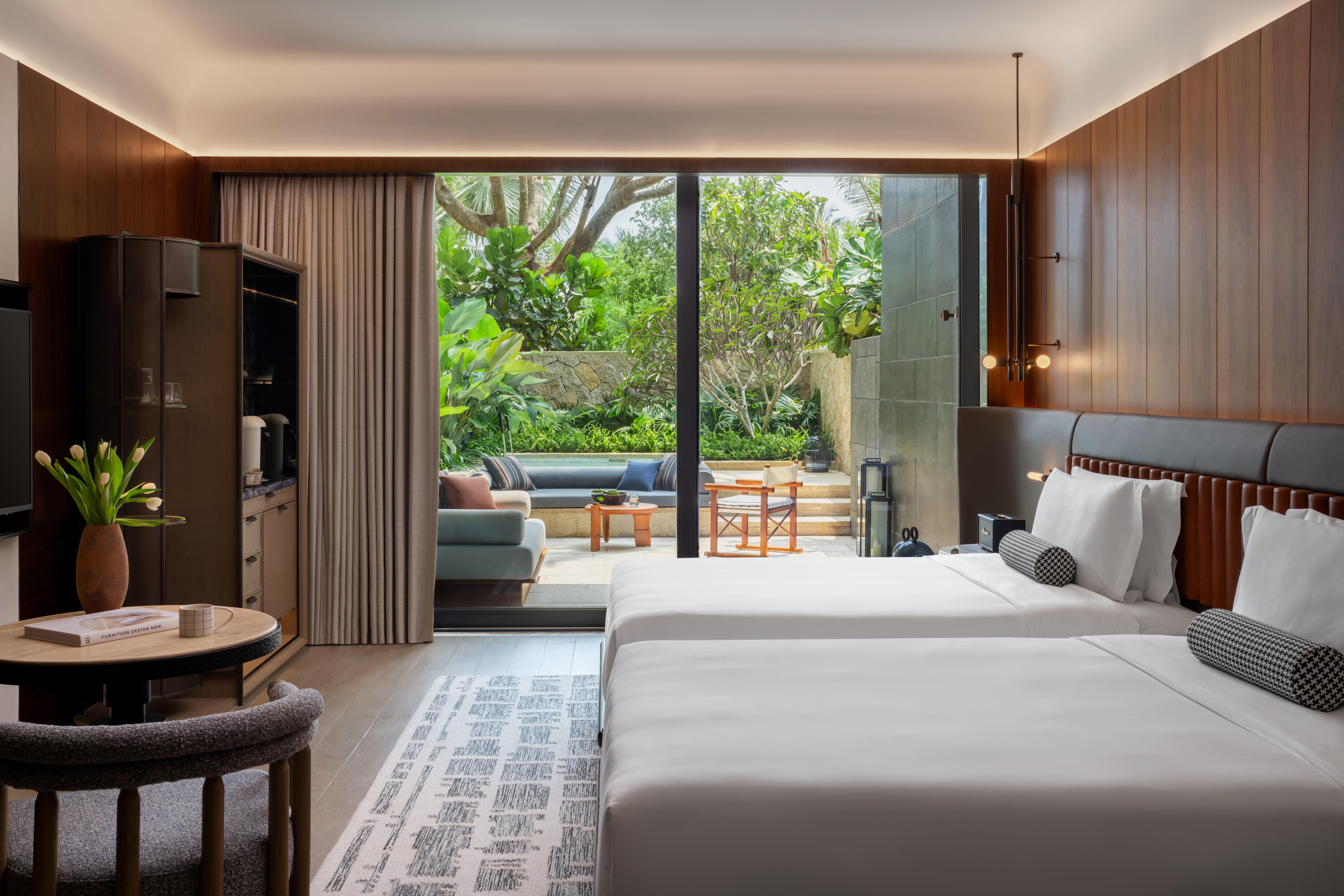 Quadruple with Private Pool