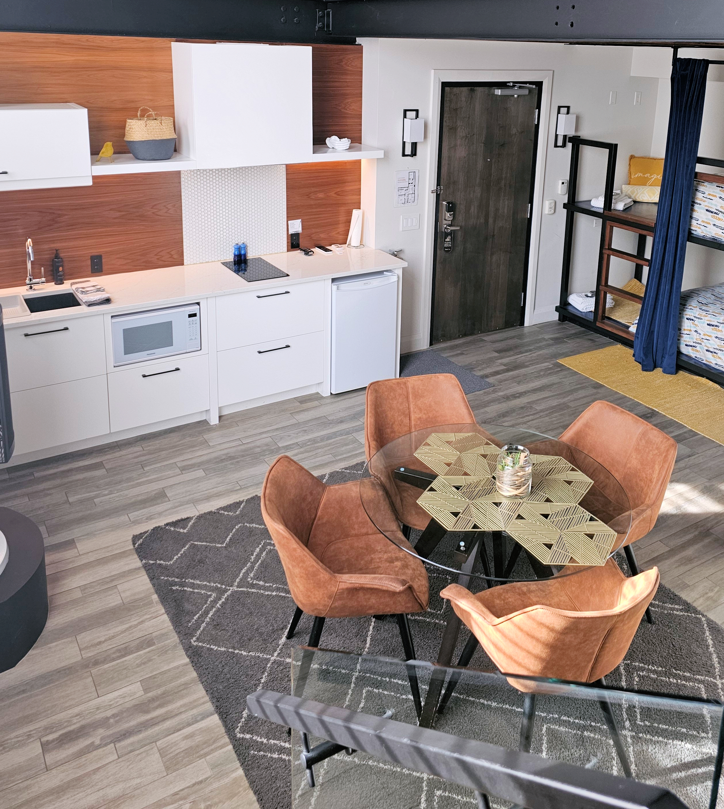 Family Room Deluxe with Kitchenette