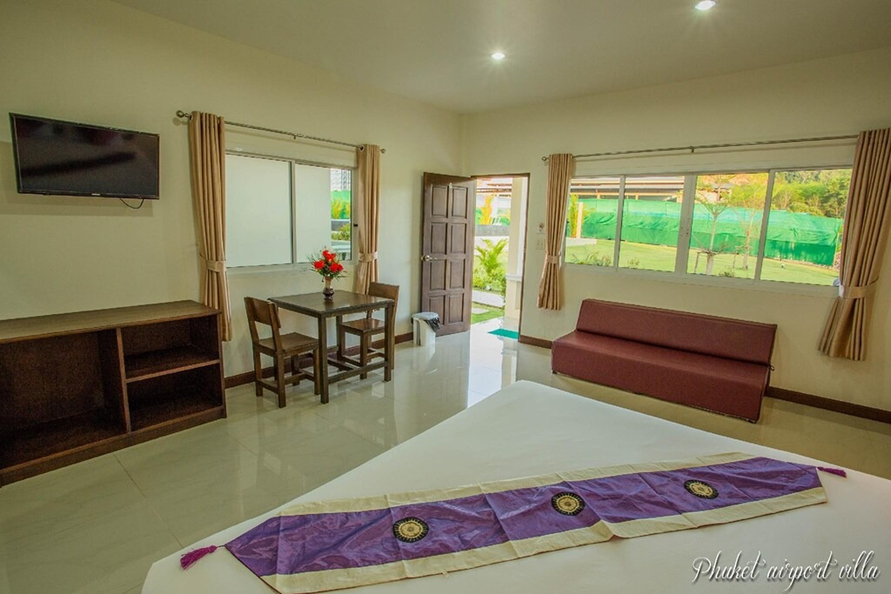 Bungalow Garden View