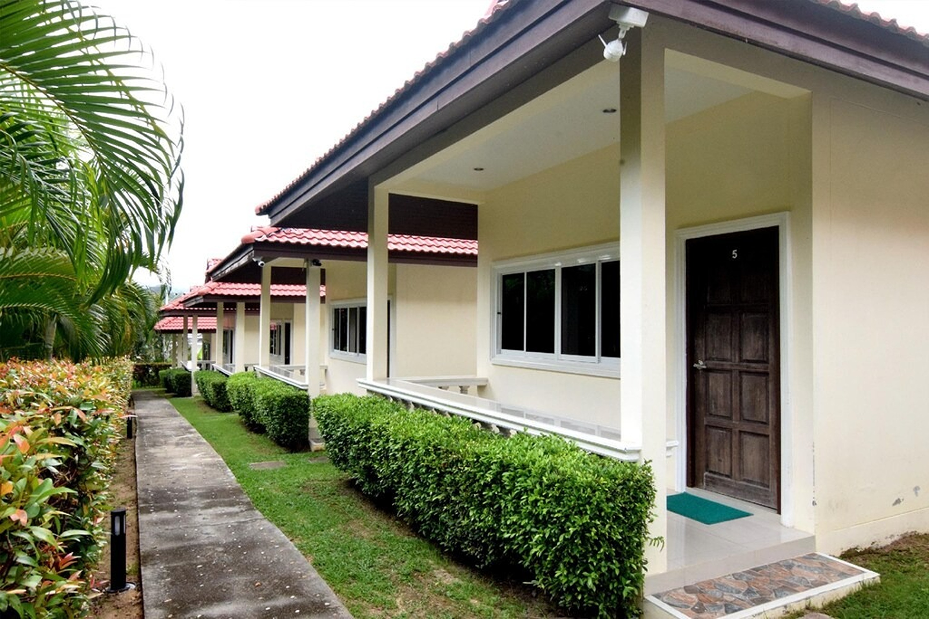 Bungalow Garden View