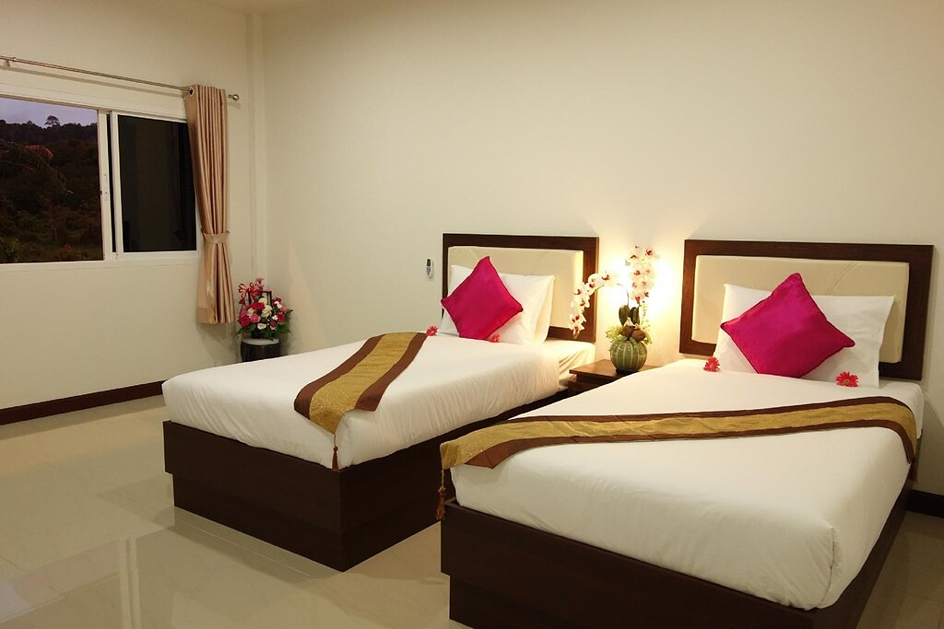 Bungalow Garden View