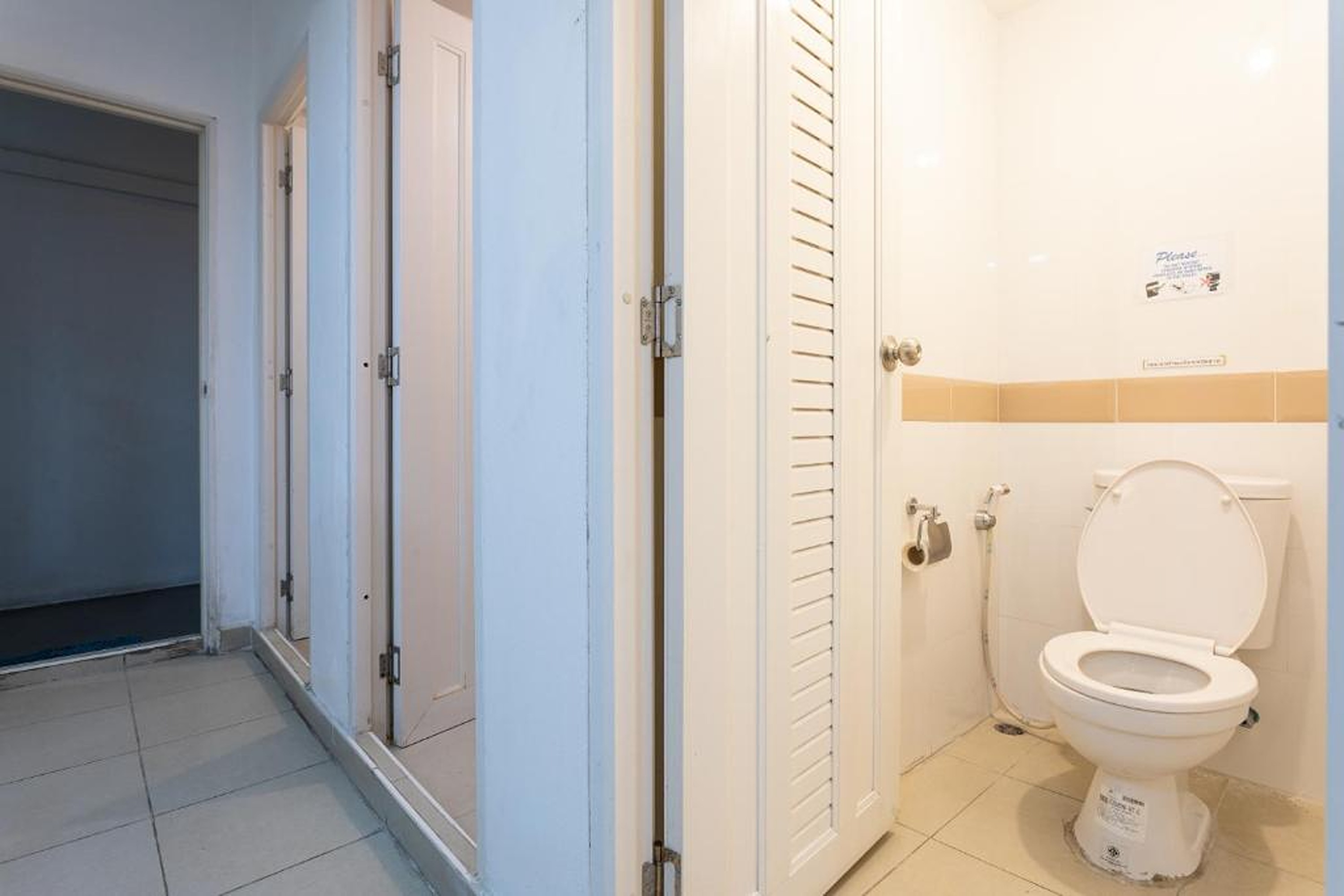 Bed in Dormitory Male Room with Shared Bathroom