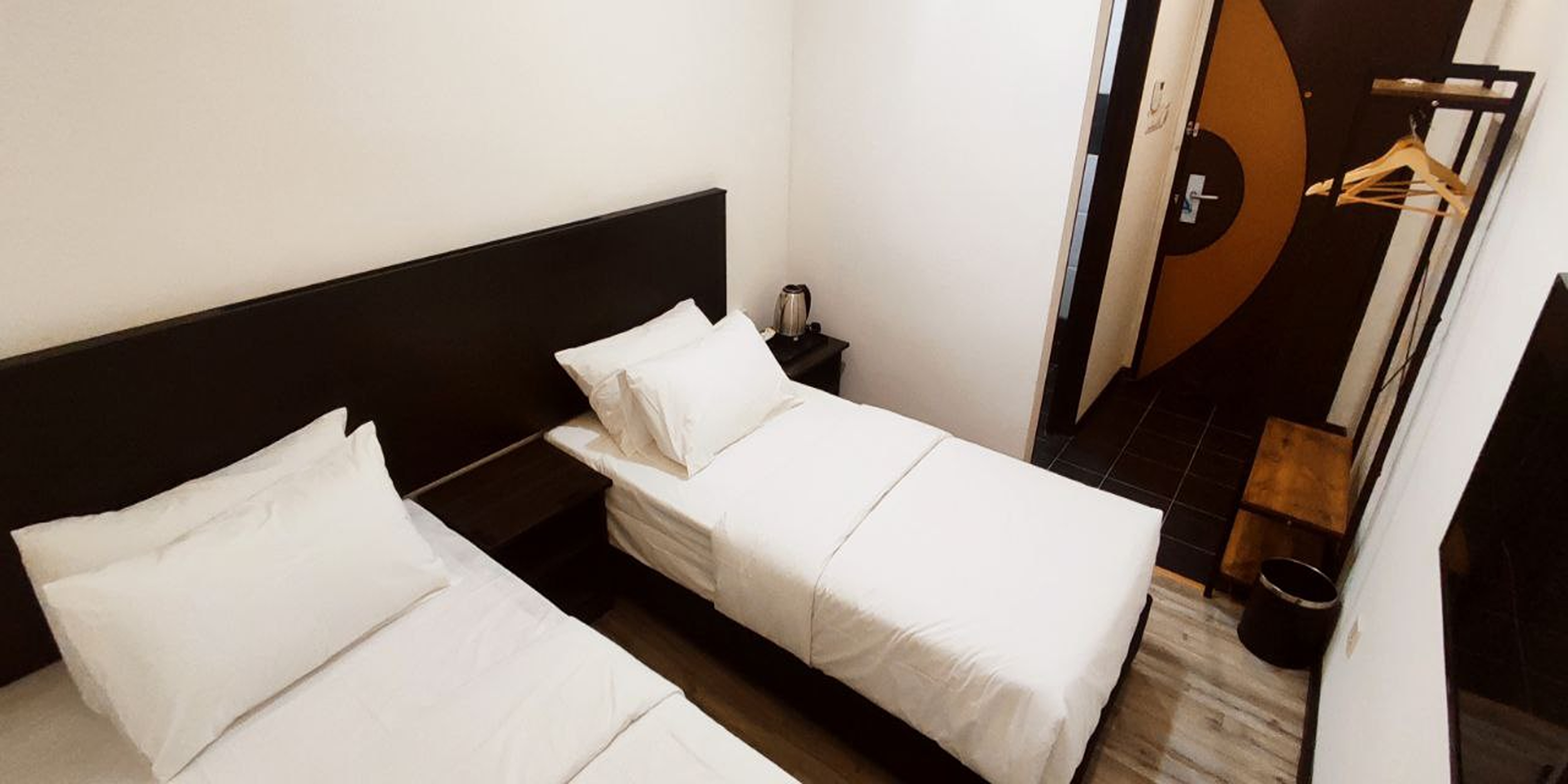 Twin Superior Queen Bed