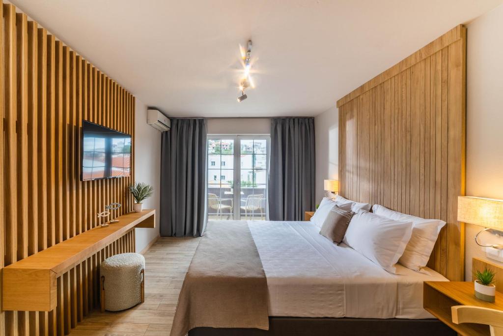 Double or Twin Side Sea View