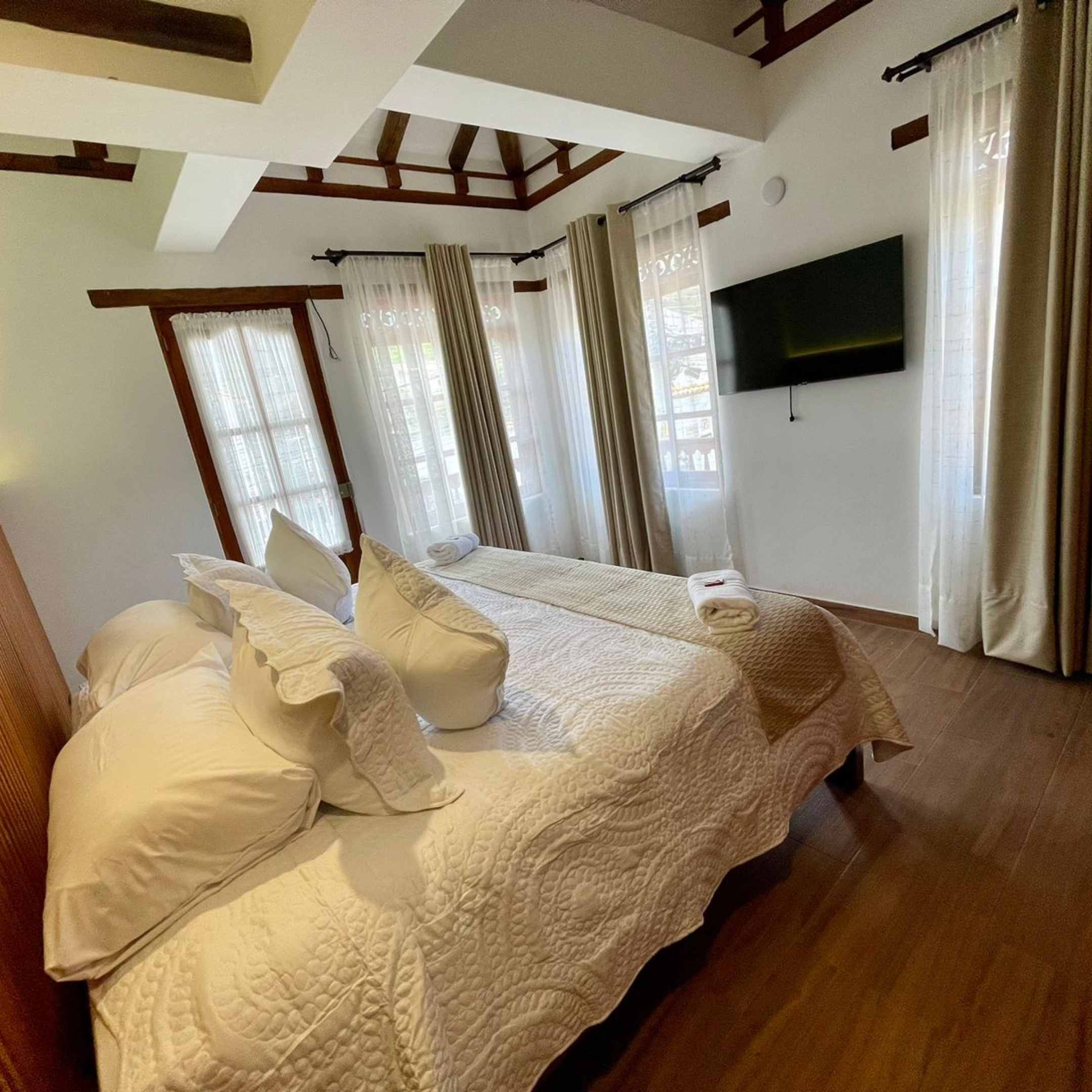 Double Deluxe One Bed