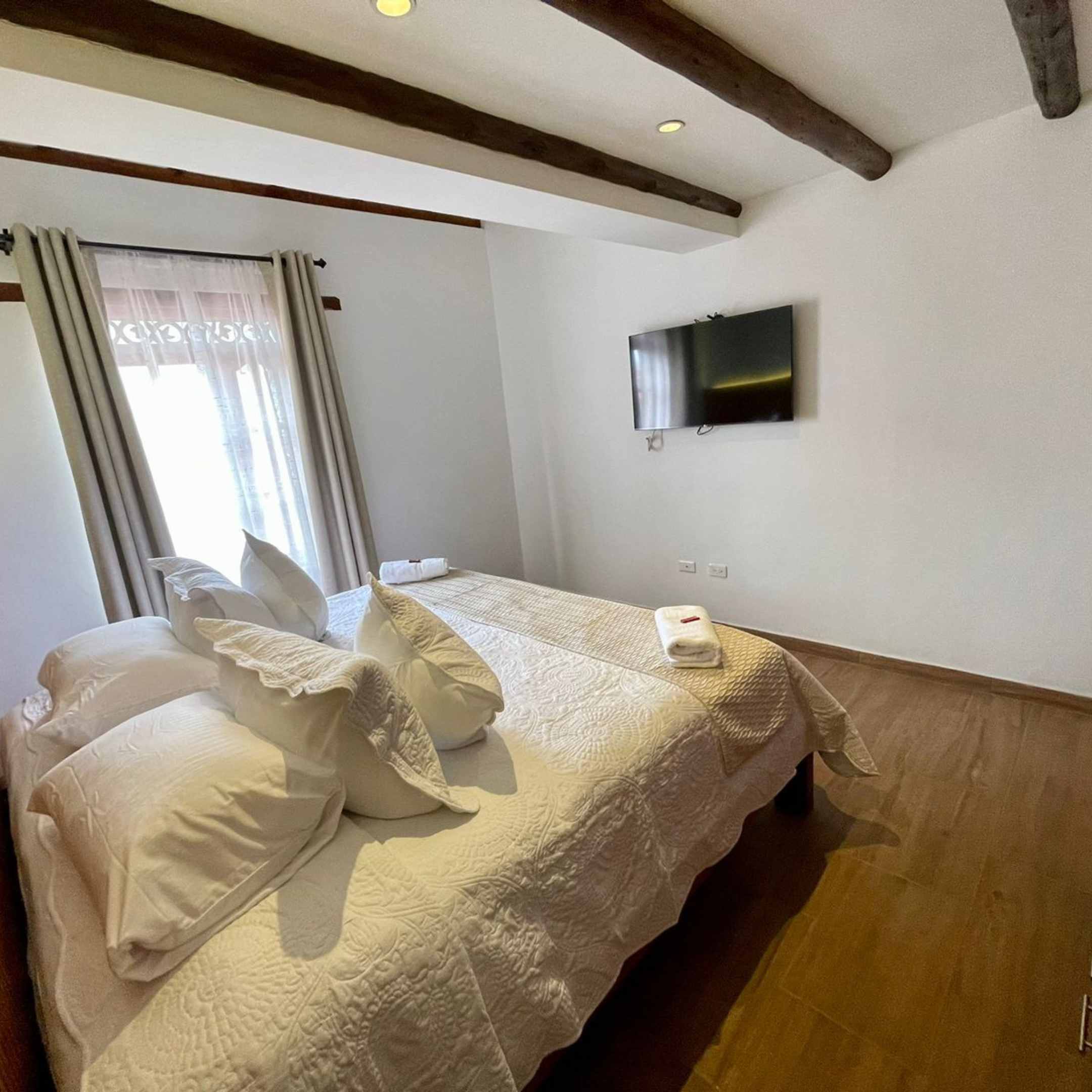 Double Deluxe One Bed