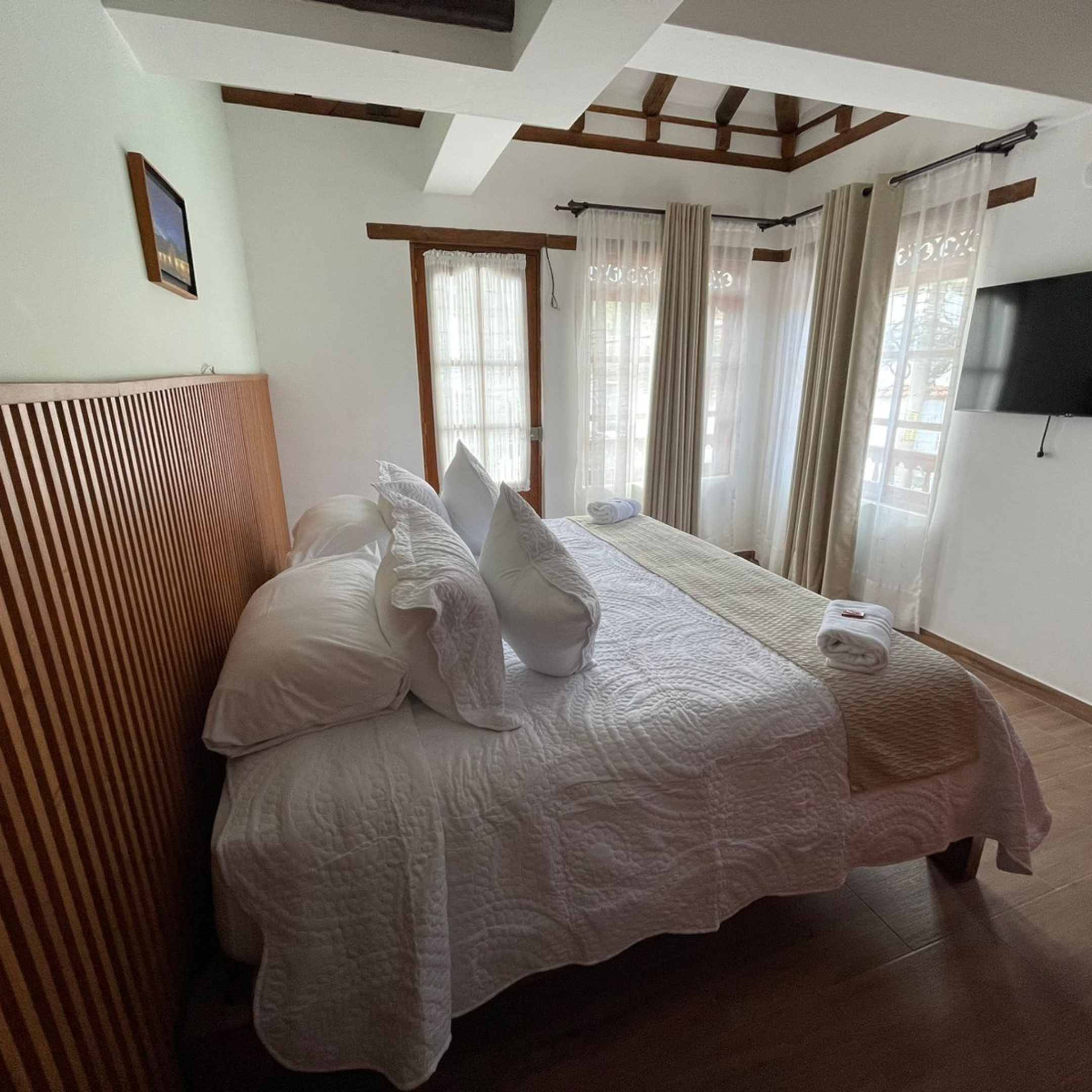 Double Deluxe One Bed