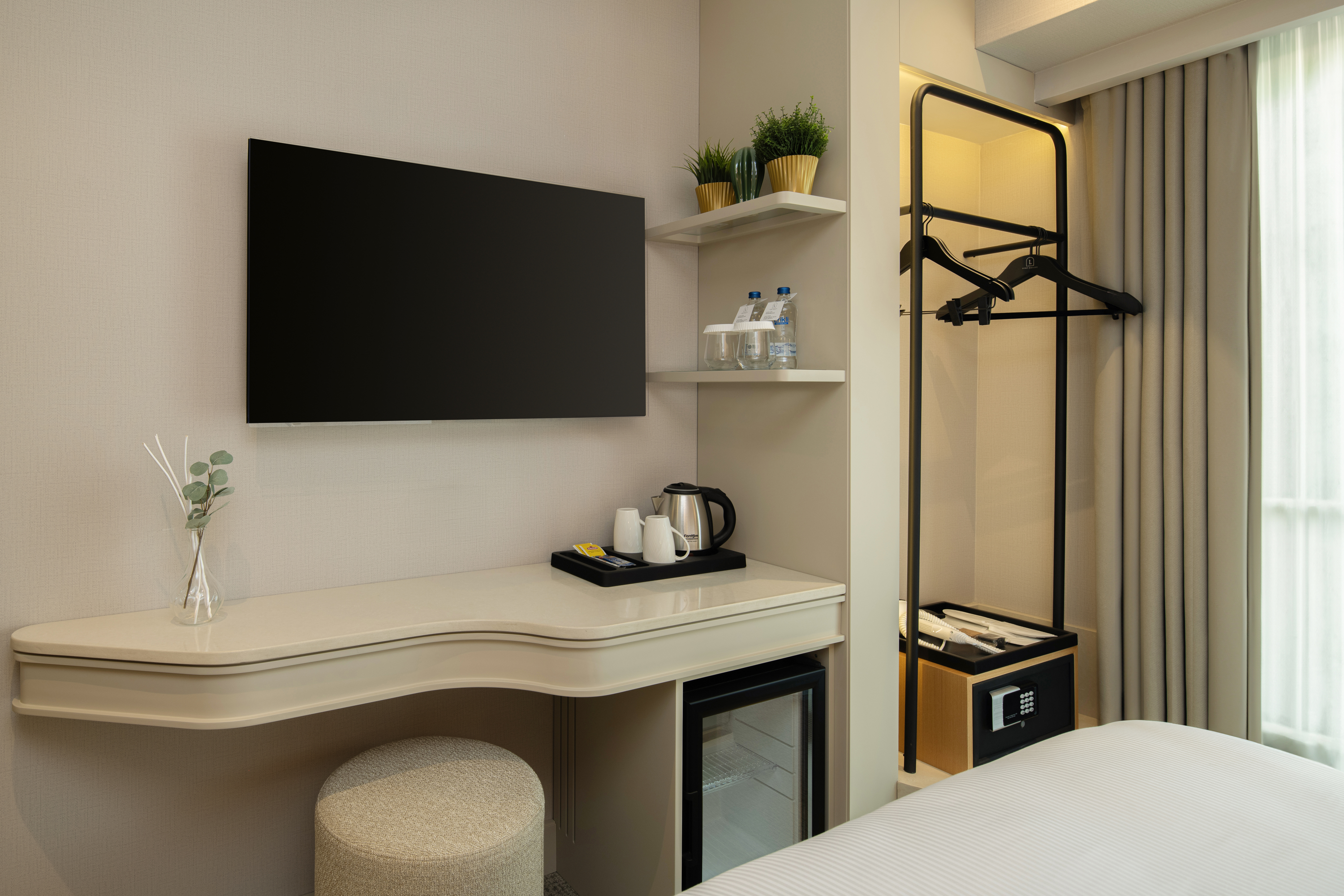 Double Deluxe Queen Bed