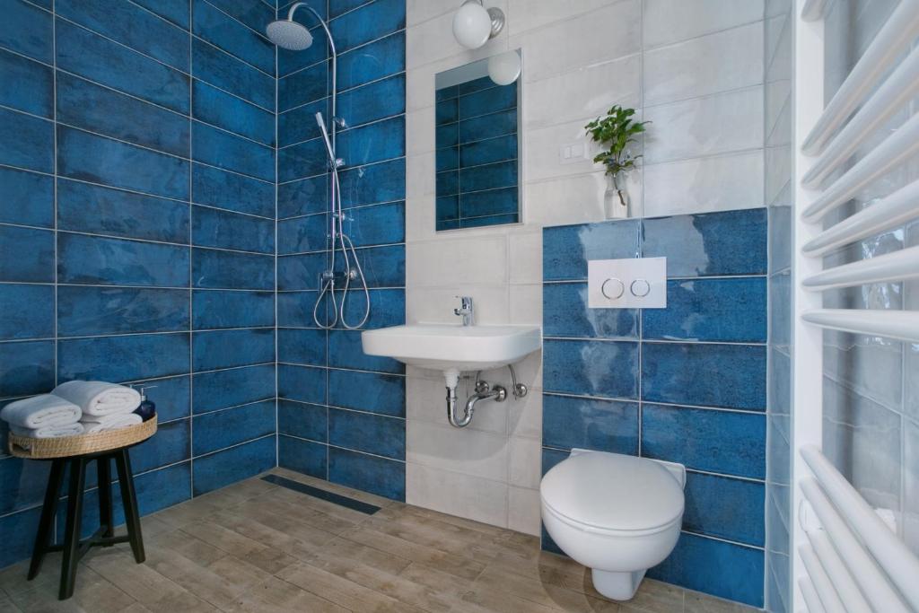 Studio King Size Bed