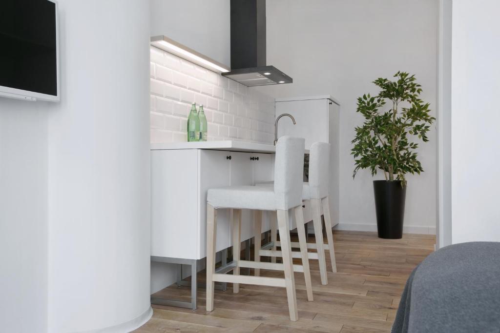 Studio King Size Bed