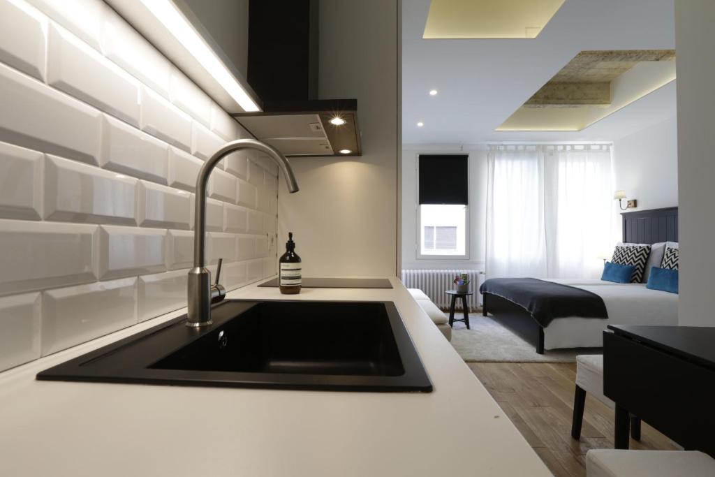 Studio King Size Bed