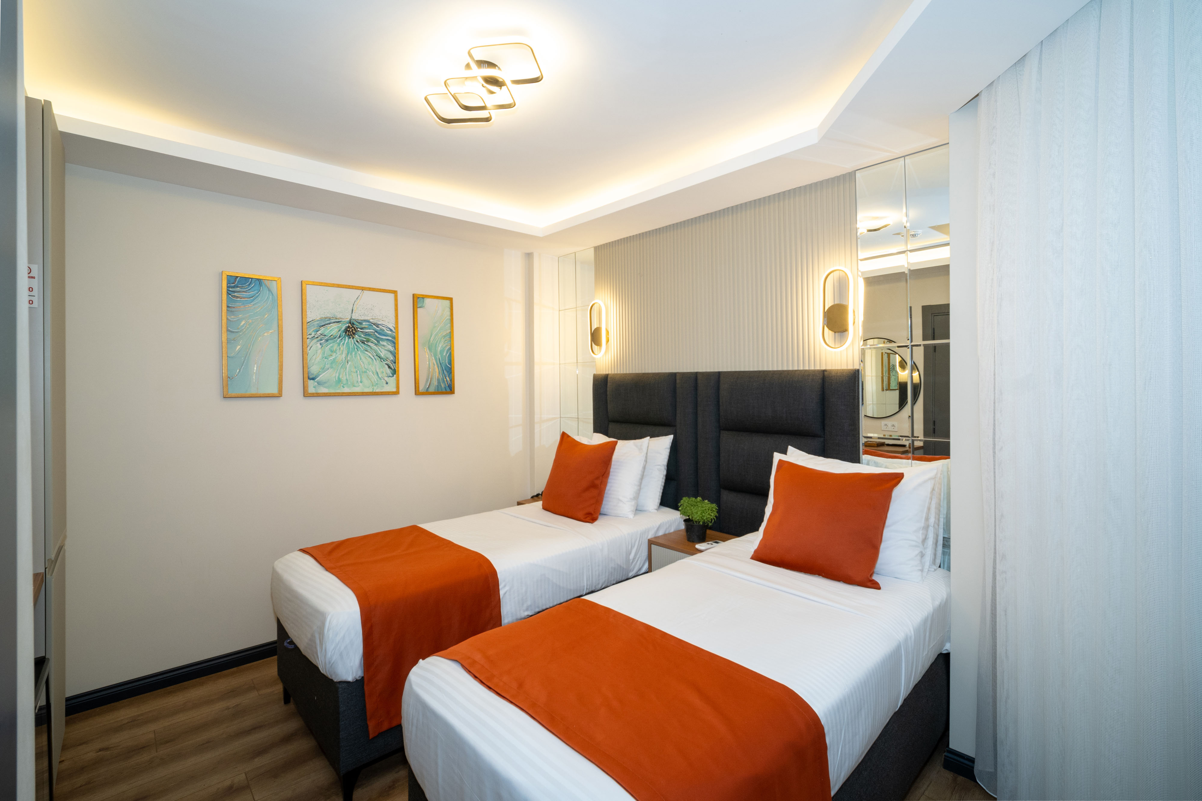 Twin Deluxe Two Beds