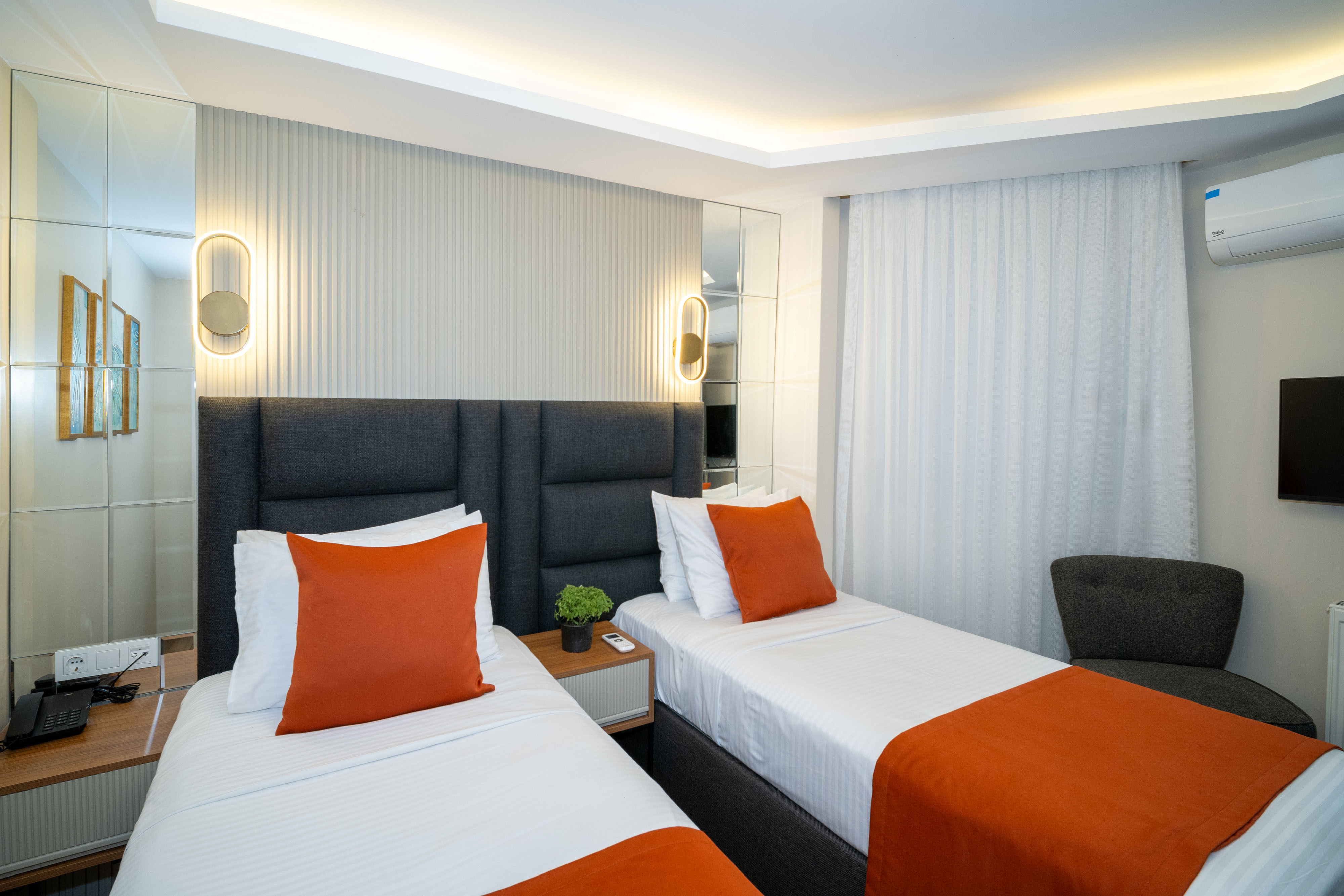 Twin Deluxe Two Beds