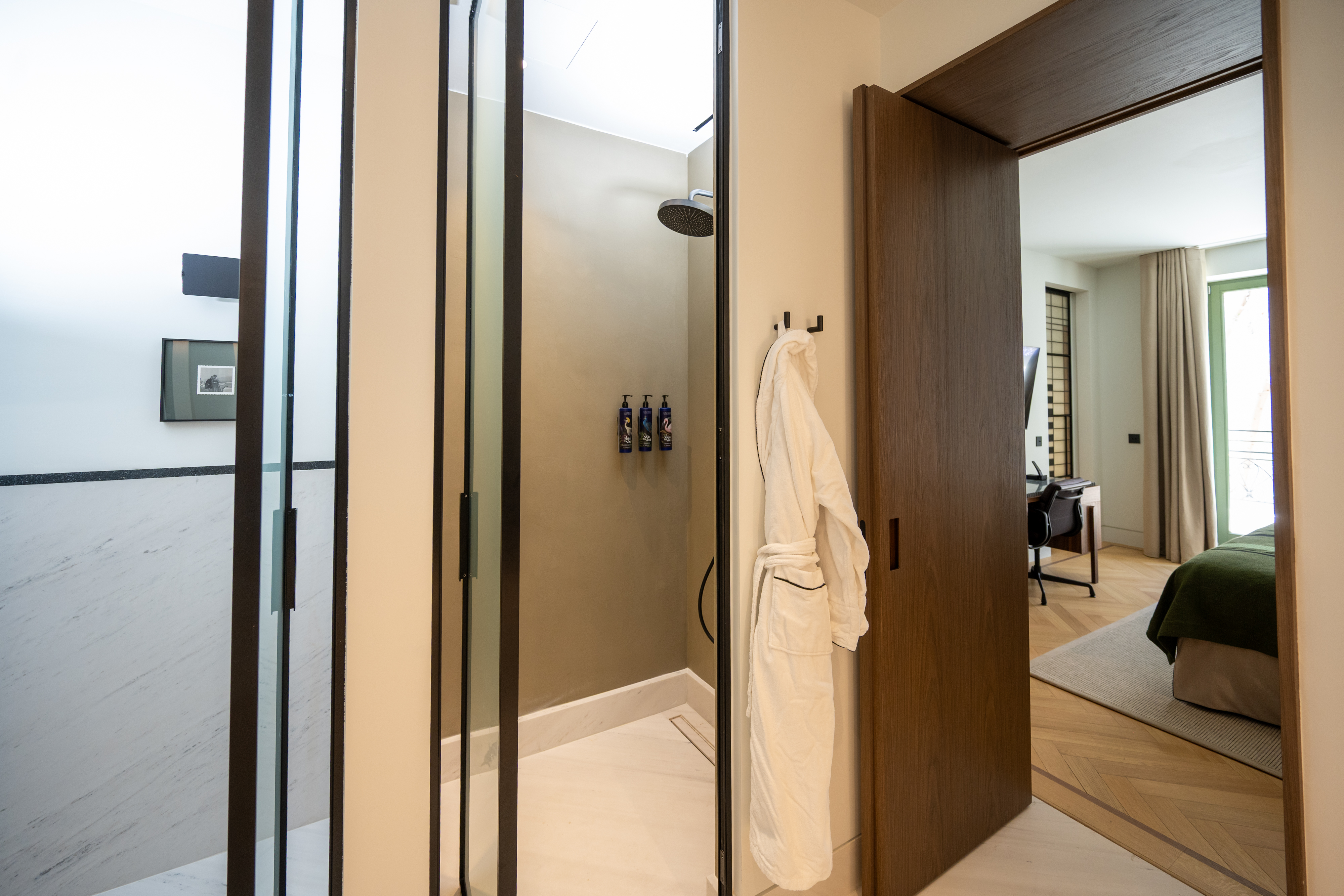 Suite Deluxe King Bed