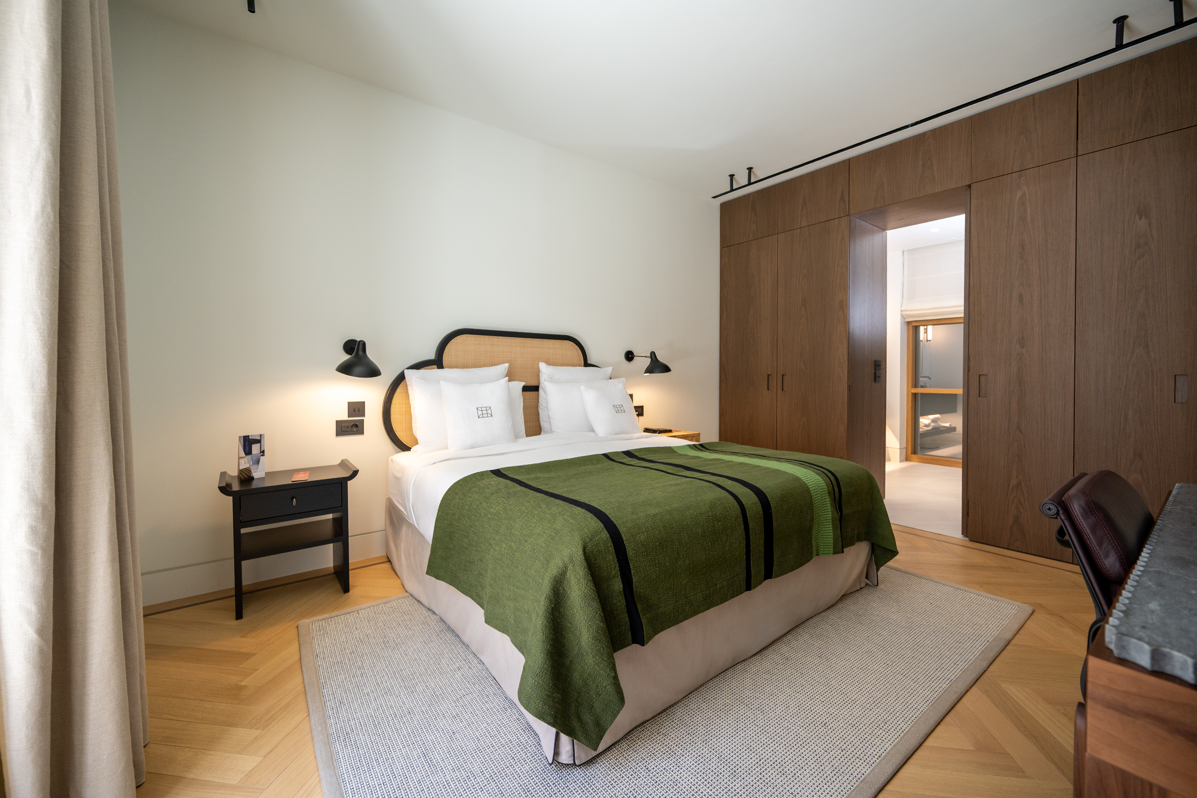 Suite Deluxe King Bed