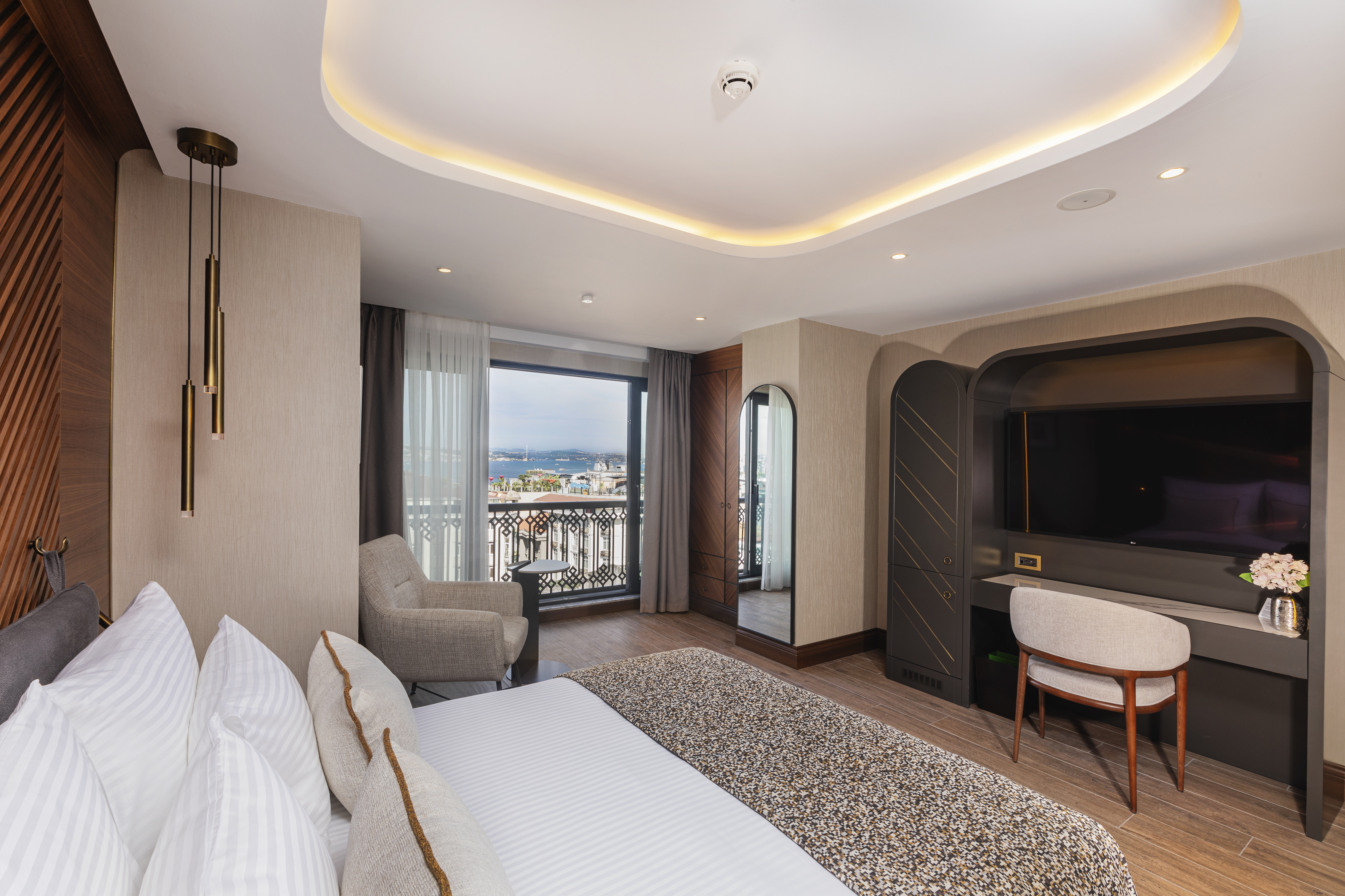 Double Executive Queen Bed