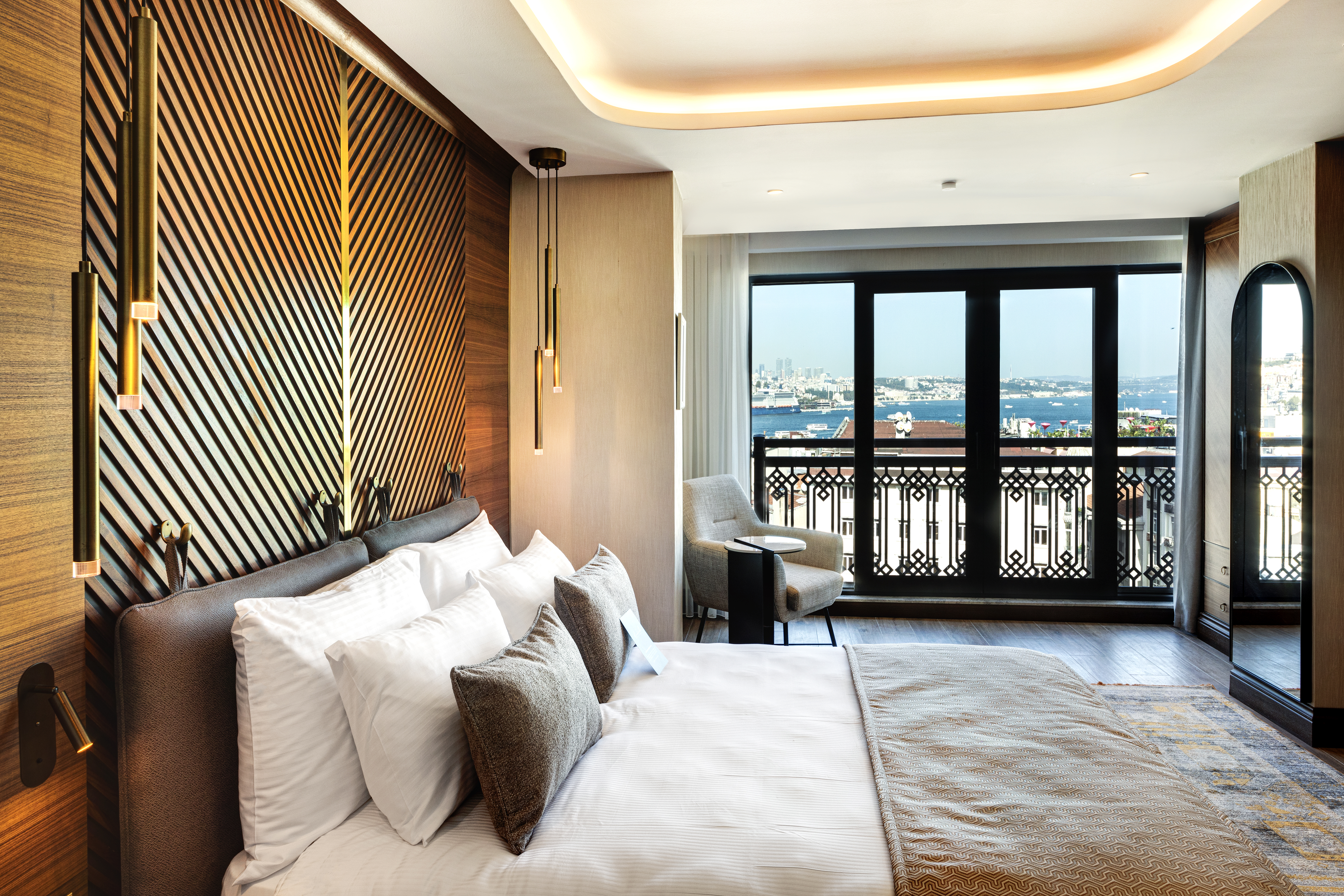 Double Executive Queen Bed