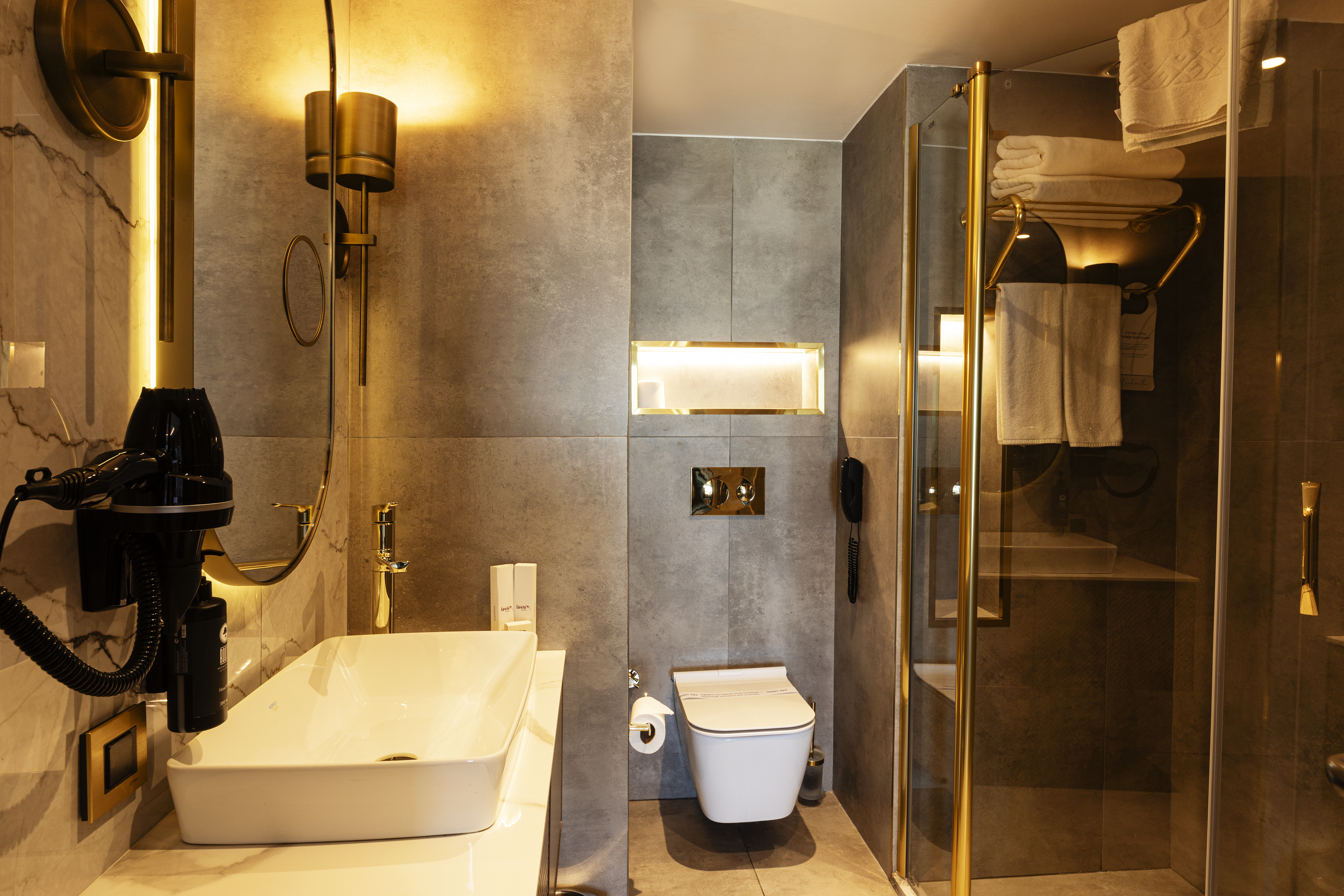 Double Executive Queen Bed