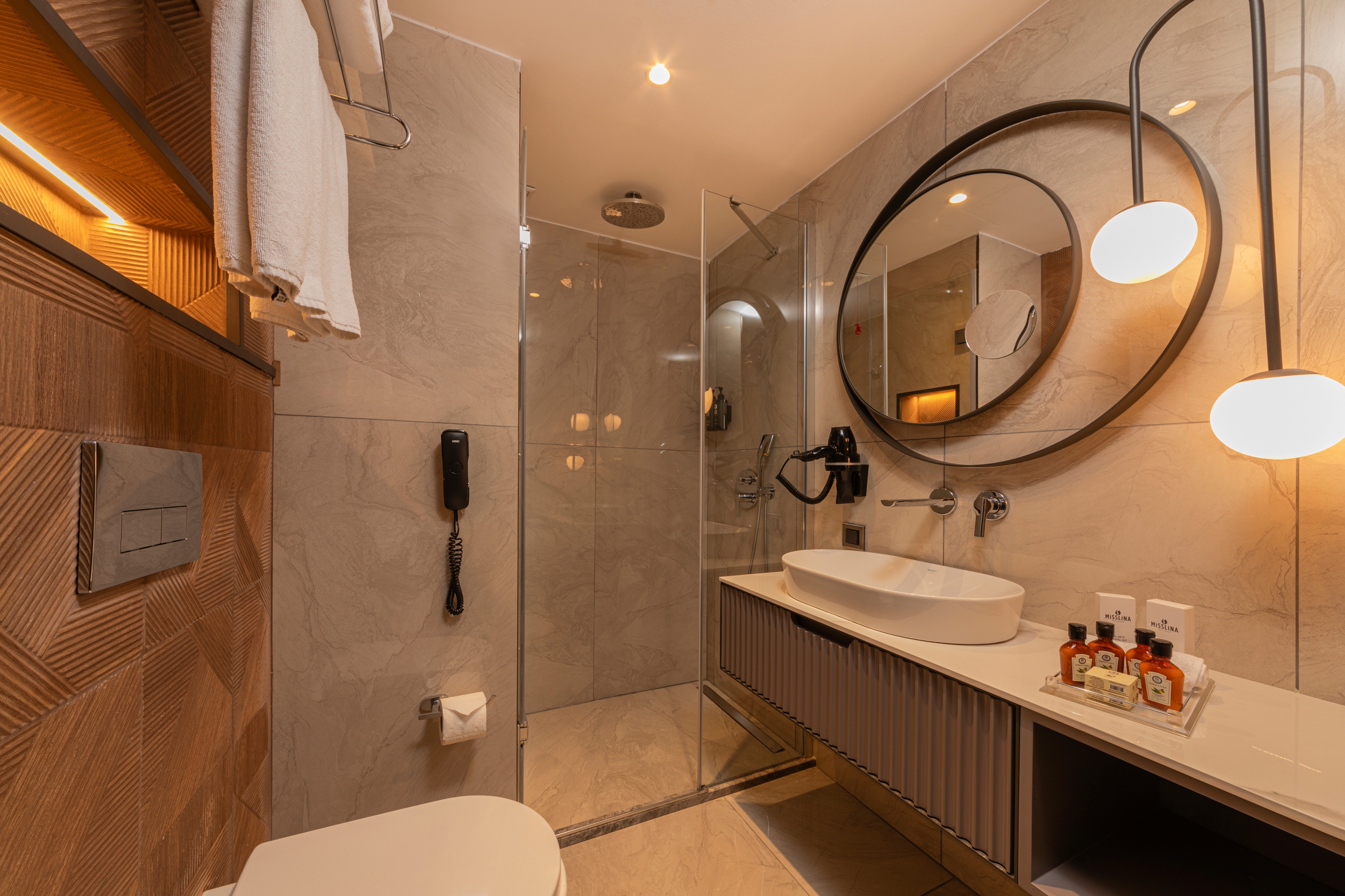 Double Executive Queen Bed