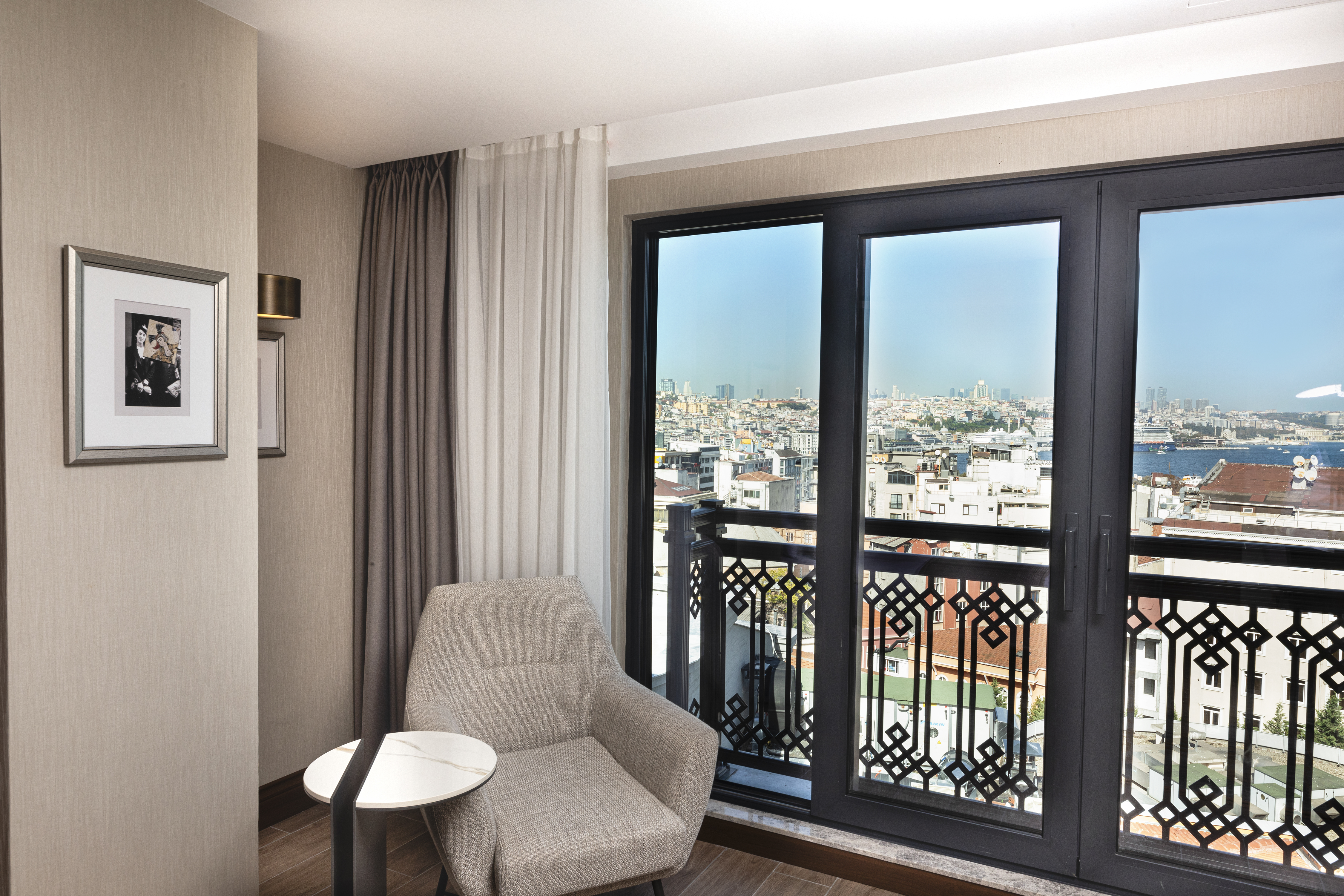 Double Executive Queen Bed