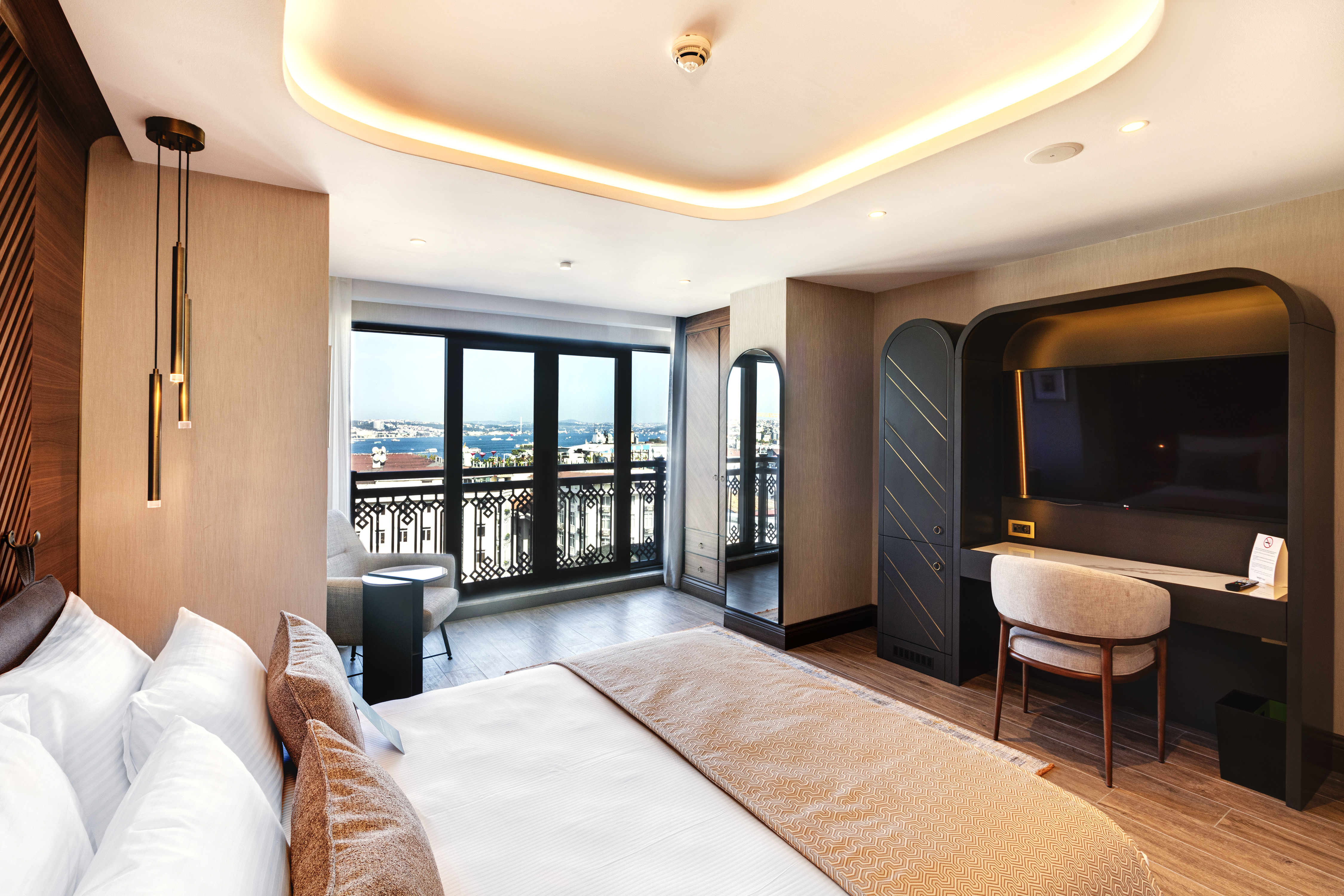 Double Executive Queen Bed