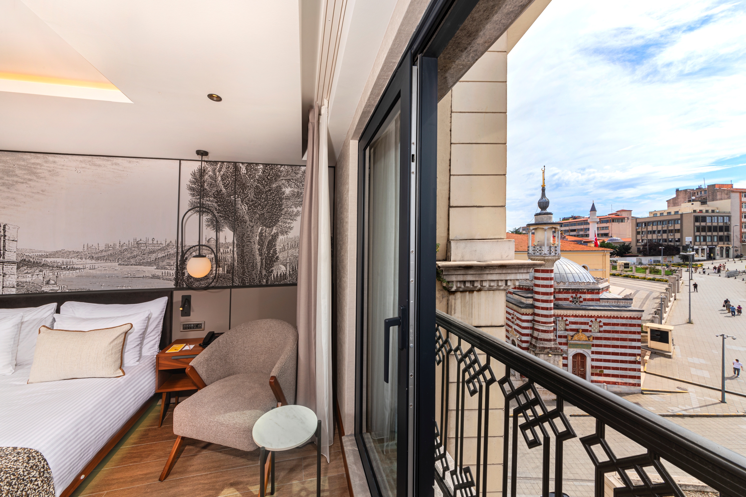 Double Executive Queen Bed