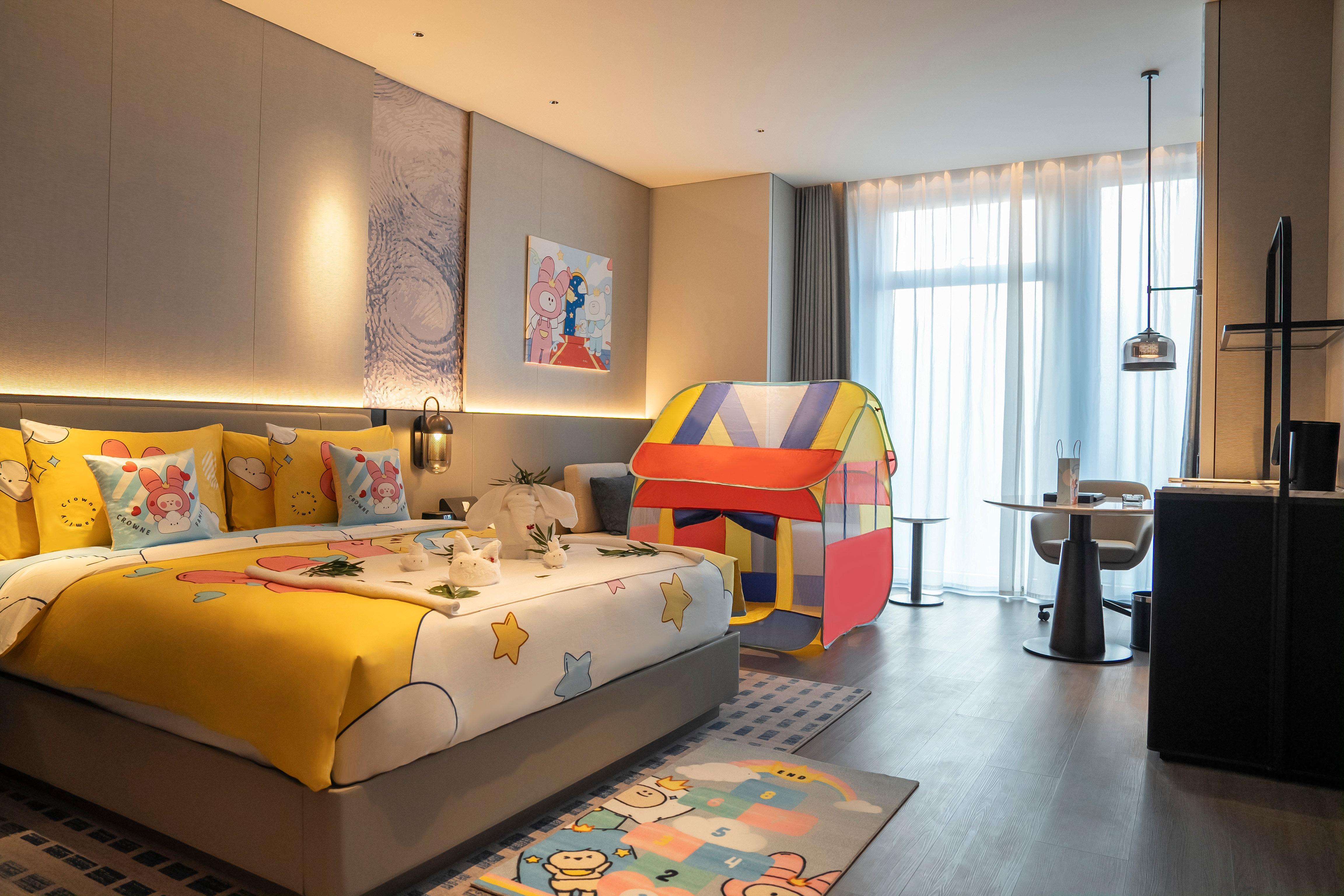 Family Room King Size Bed