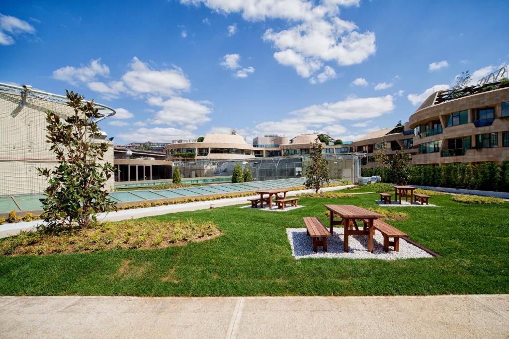 Room King Bed One Bedroom 