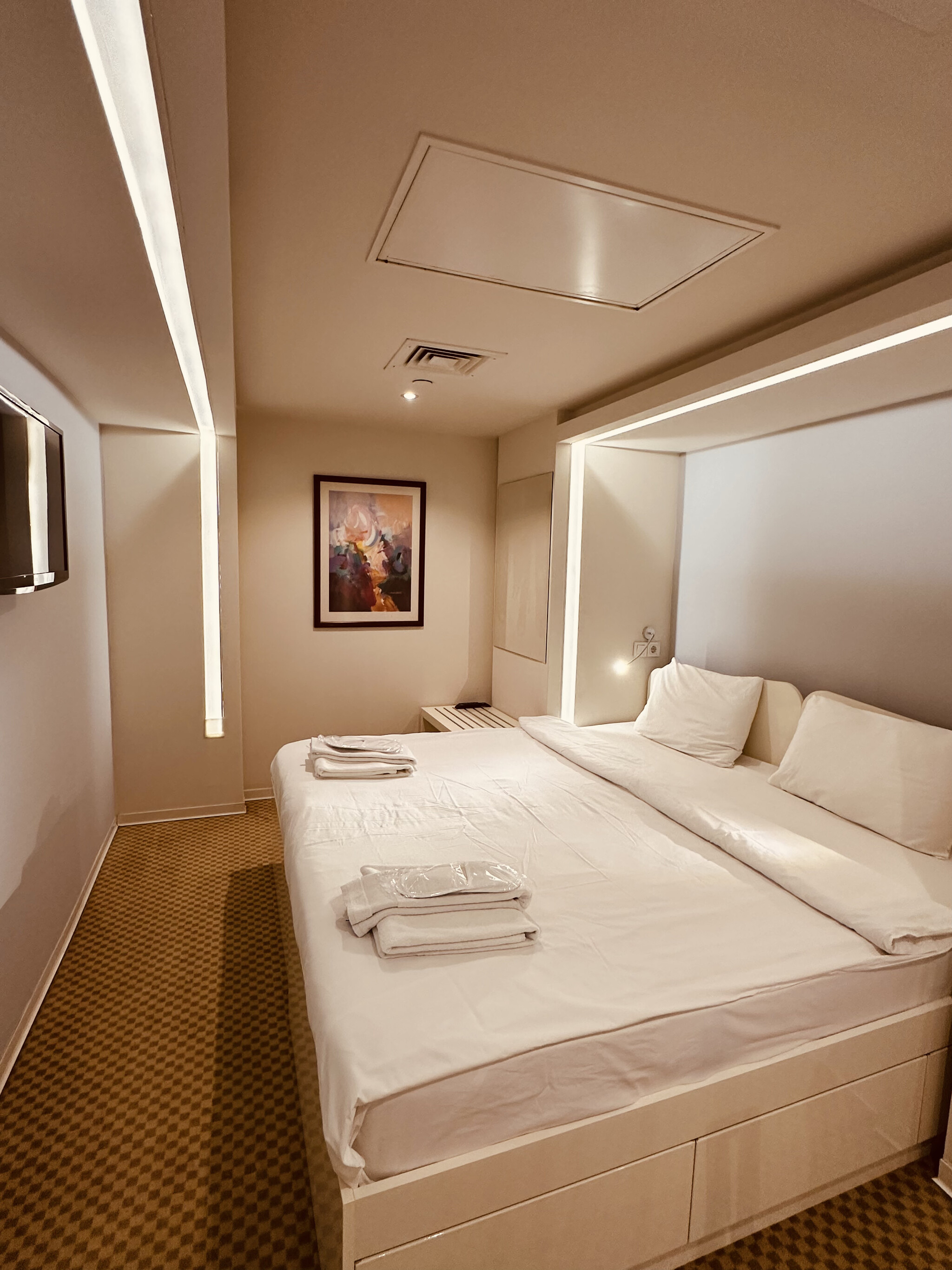 Room King Bed One Bedroom 