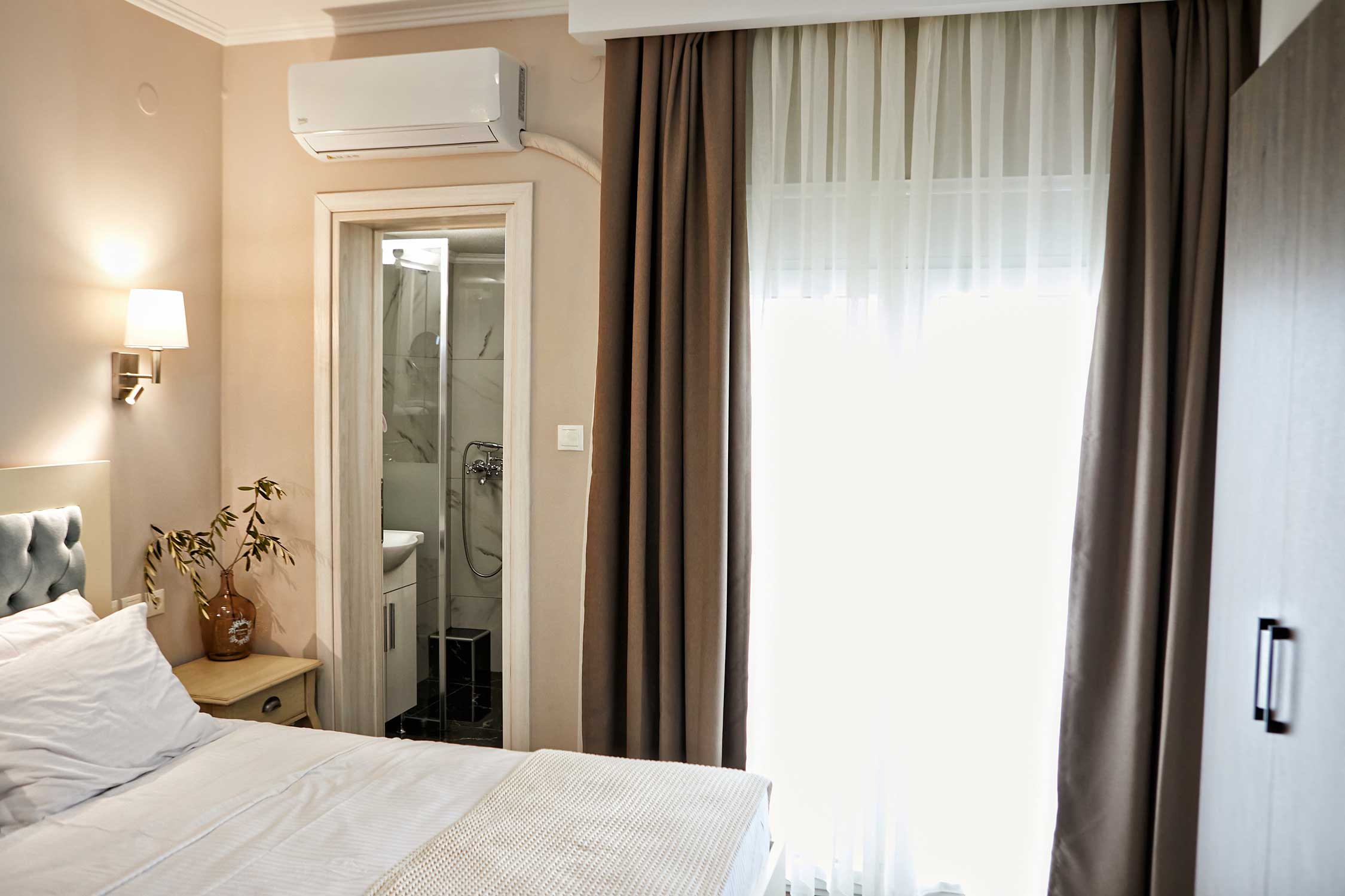 Double Classic Queen Bed