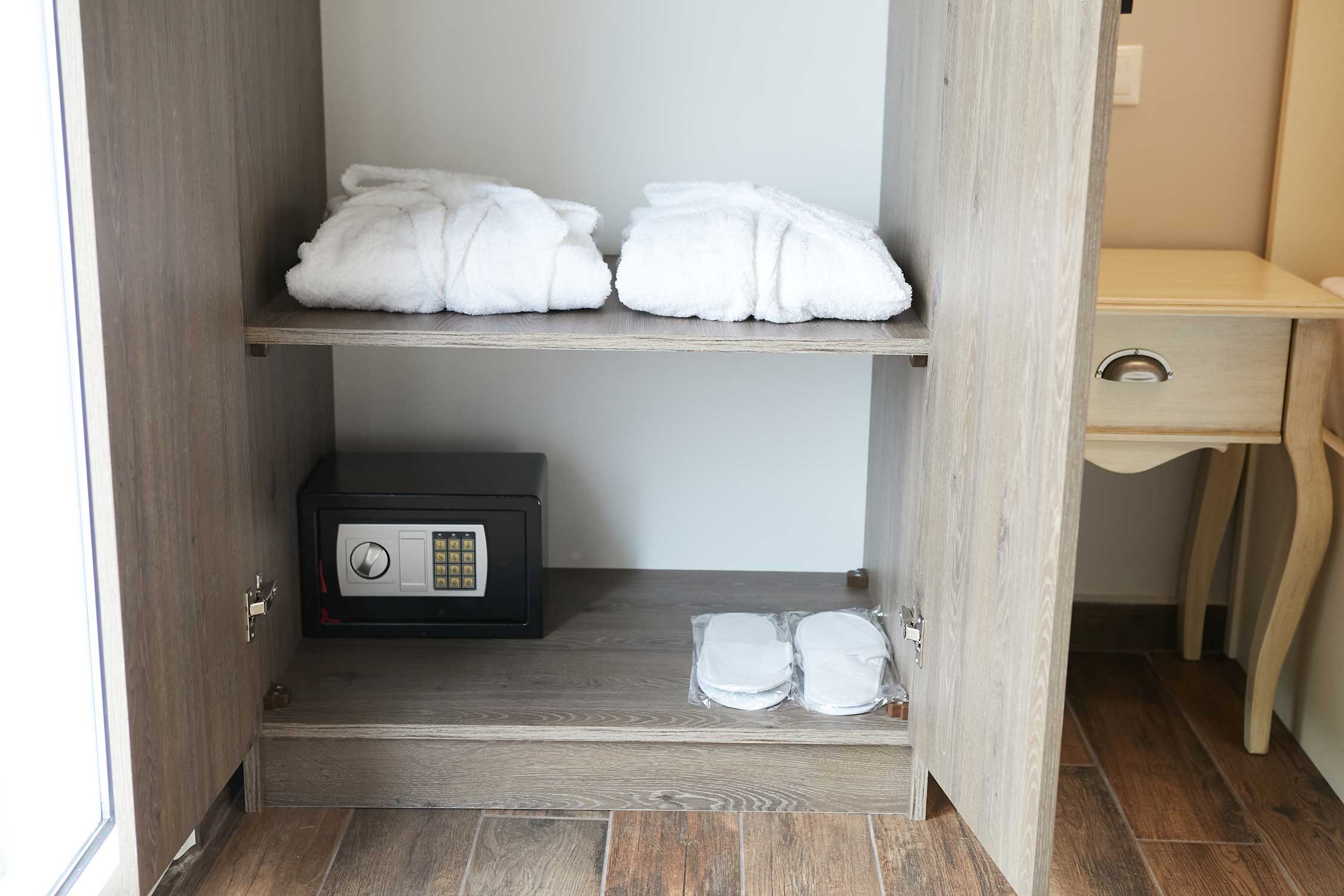 Double Classic Queen Bed