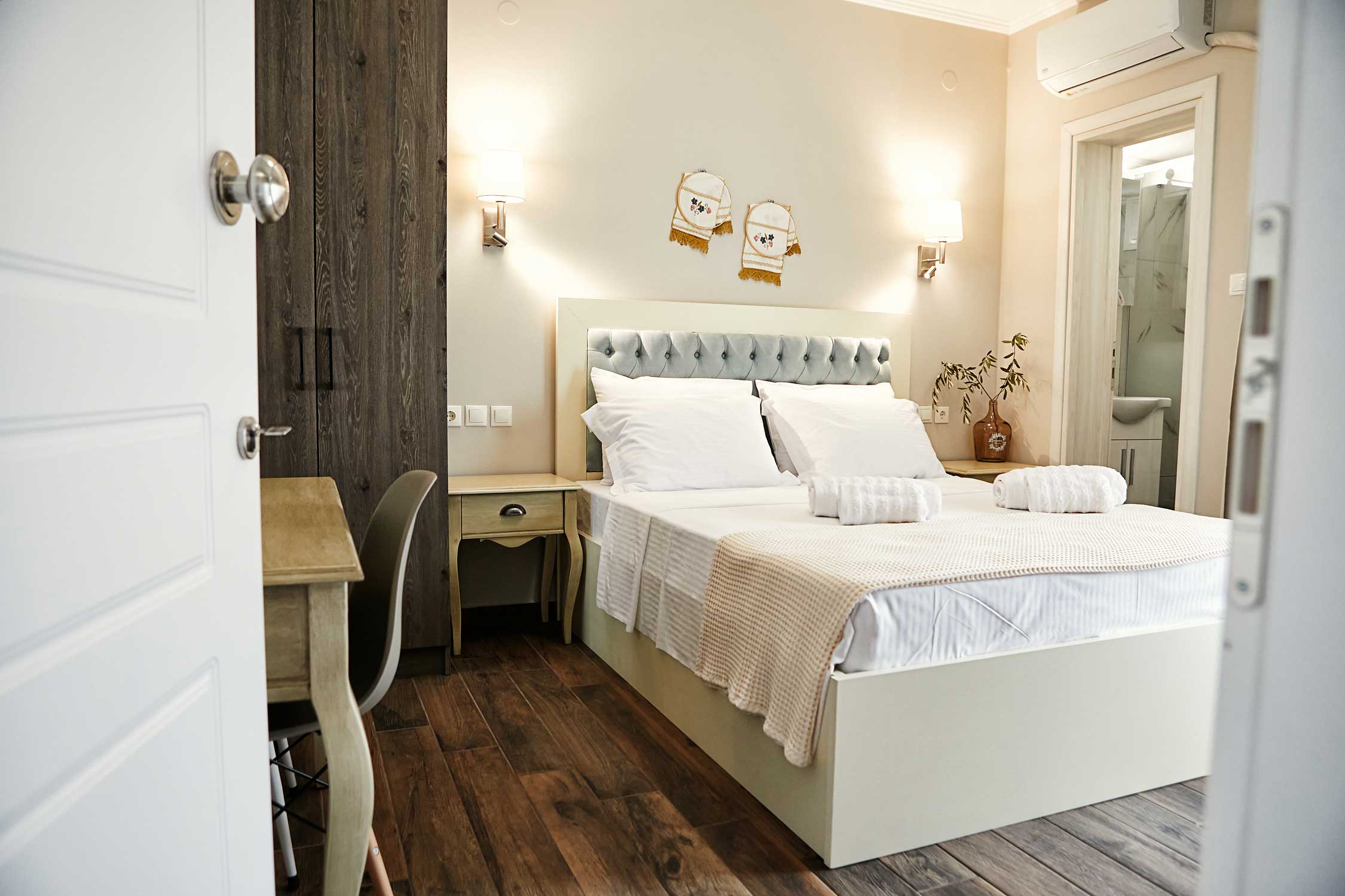 Double Classic Queen Bed