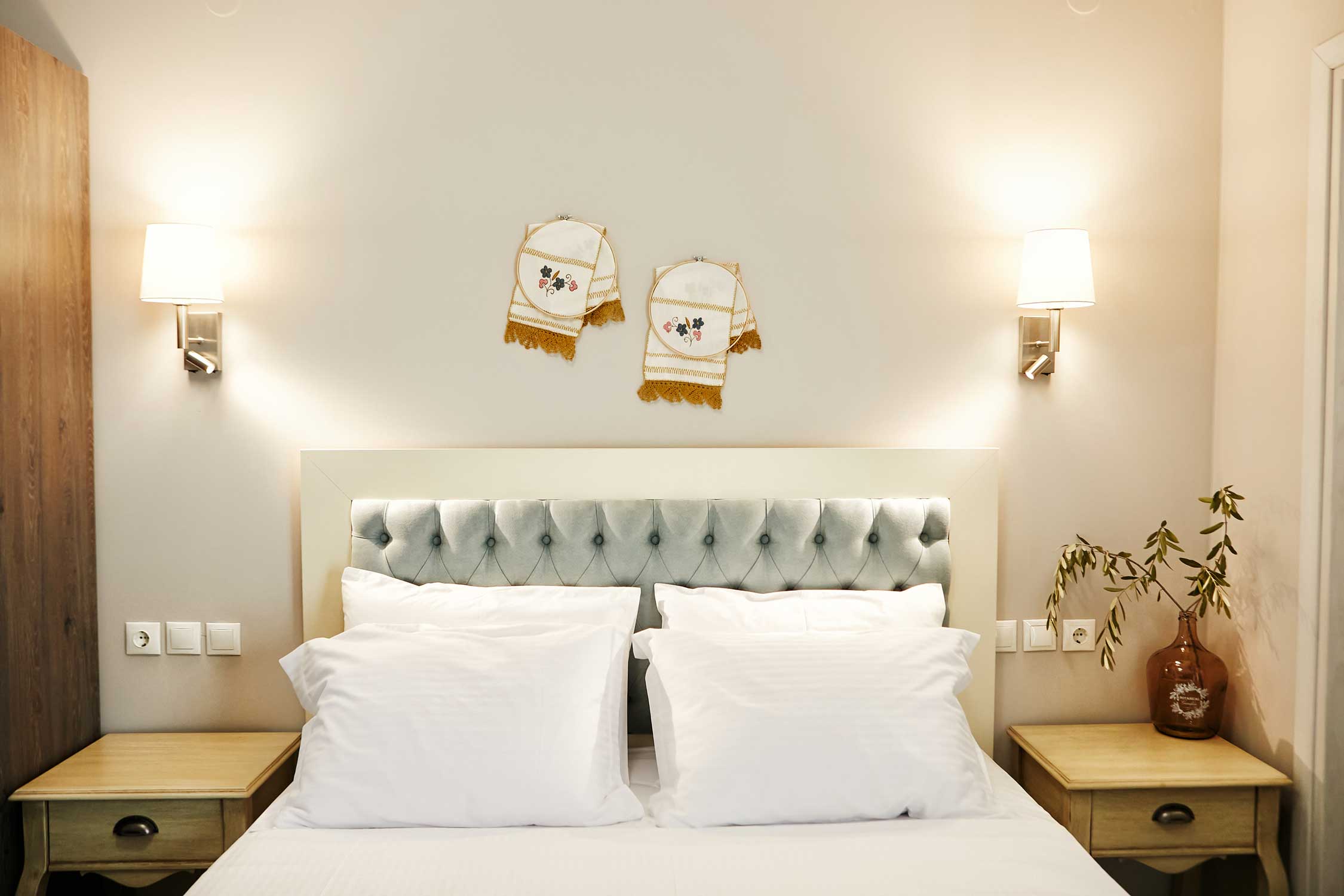 Double Classic Queen Bed