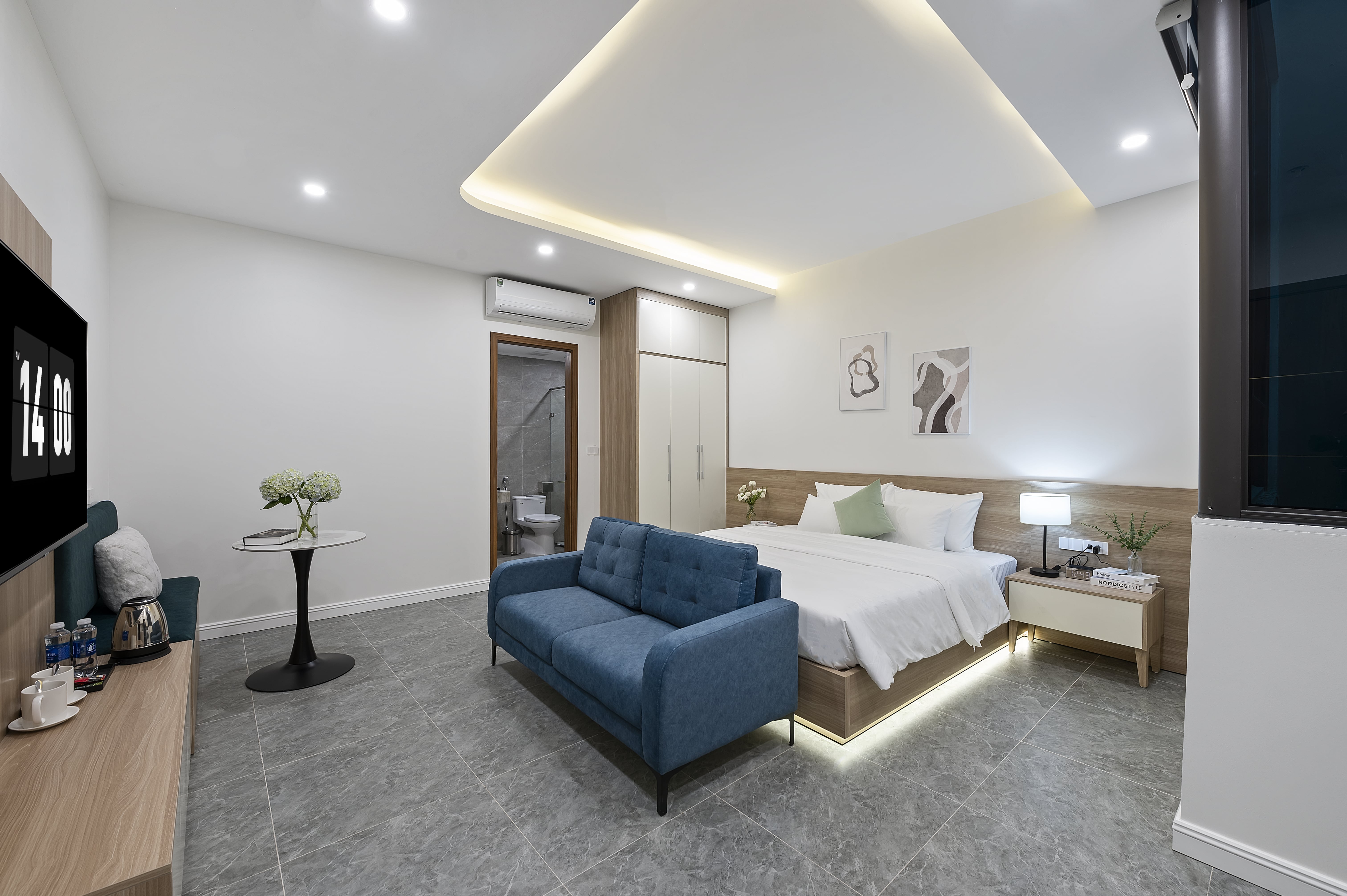 Studio King Size Bed