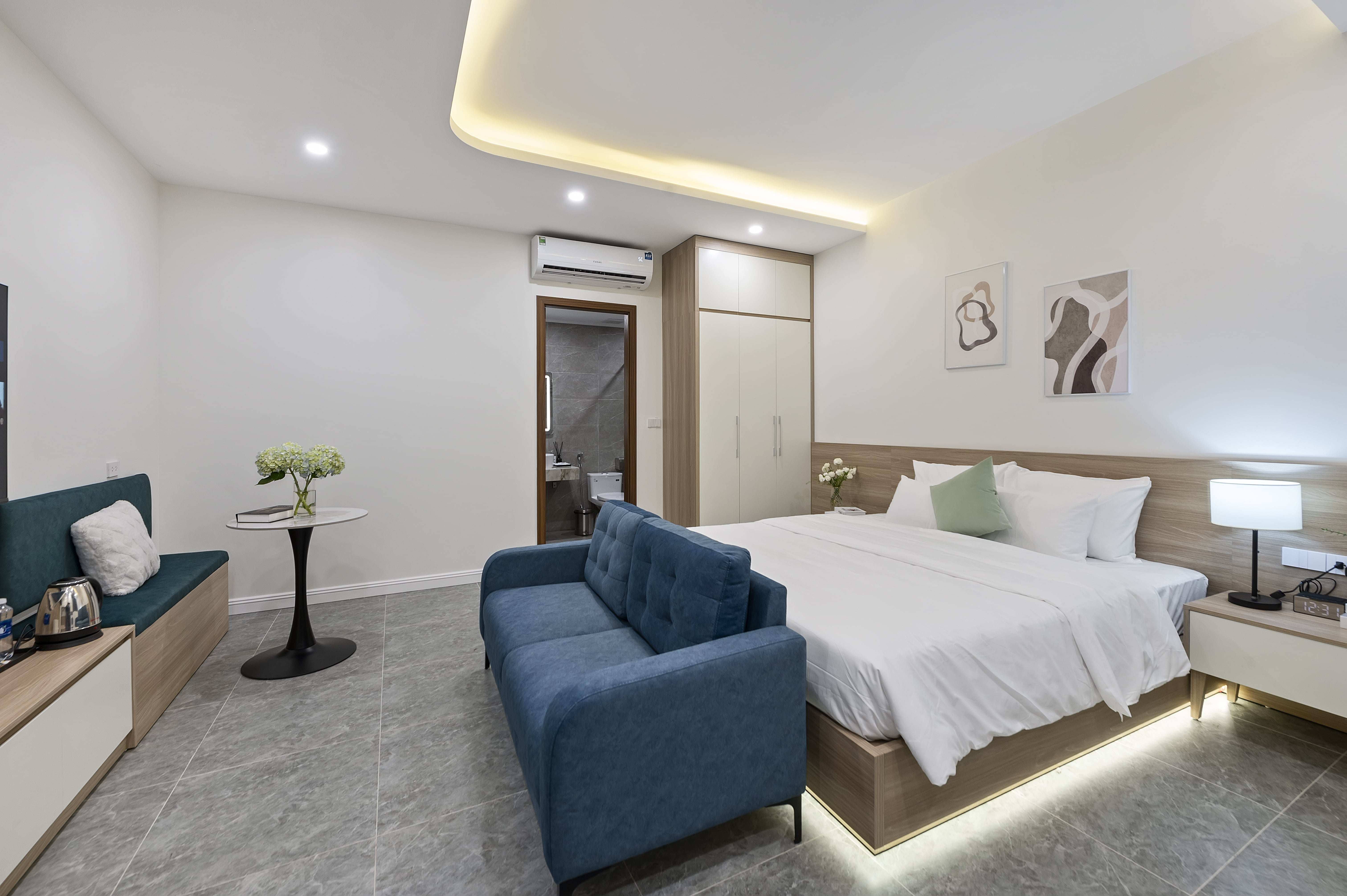 Studio King Size Bed