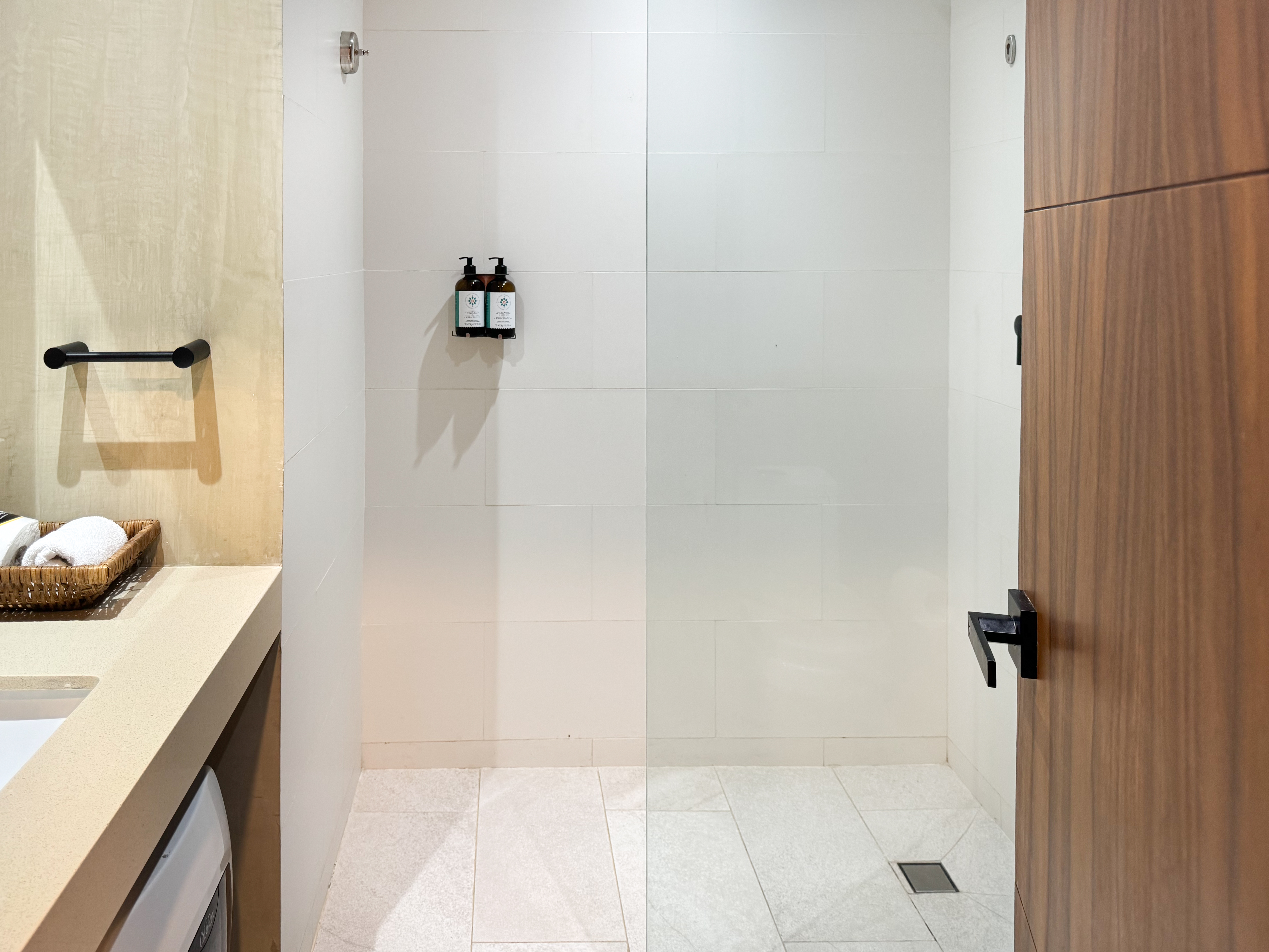 Apartment One Bedroom Two Bathrooms