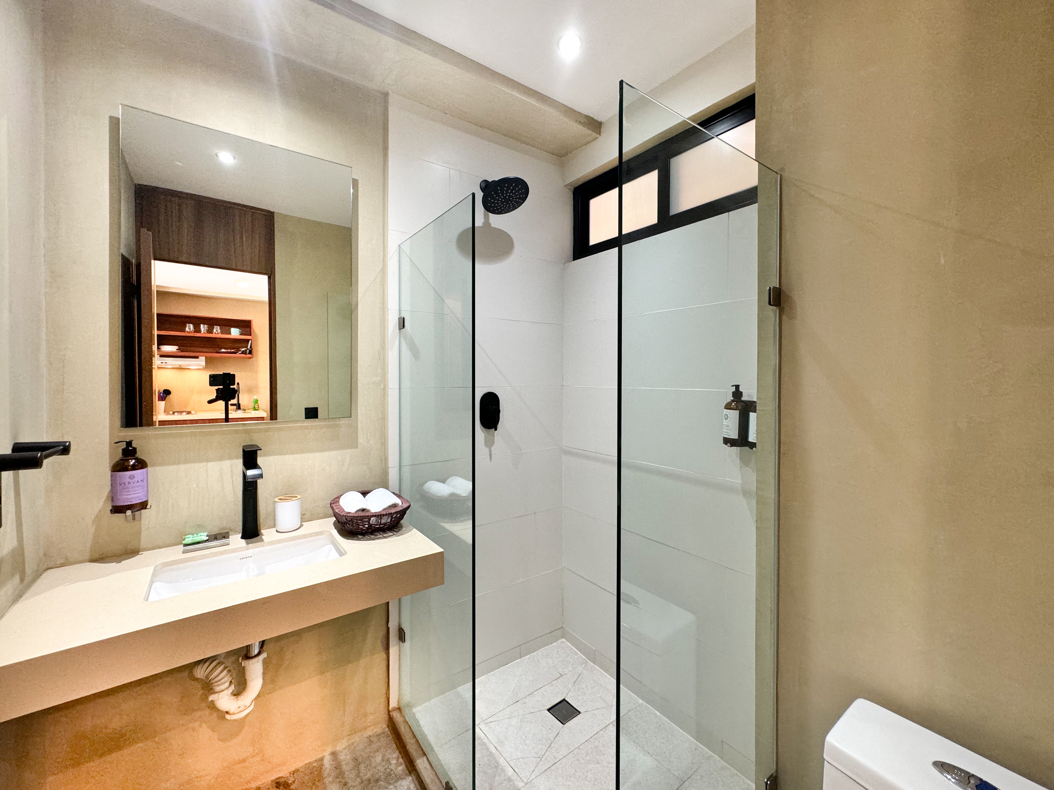 Apartment One Bedroom Two Bathrooms