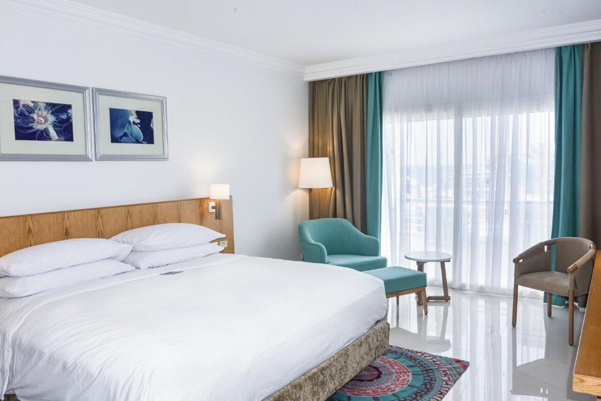 Double Garden View King Bed