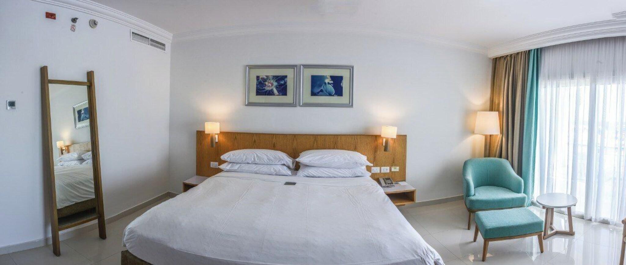 Double Garden View King Bed