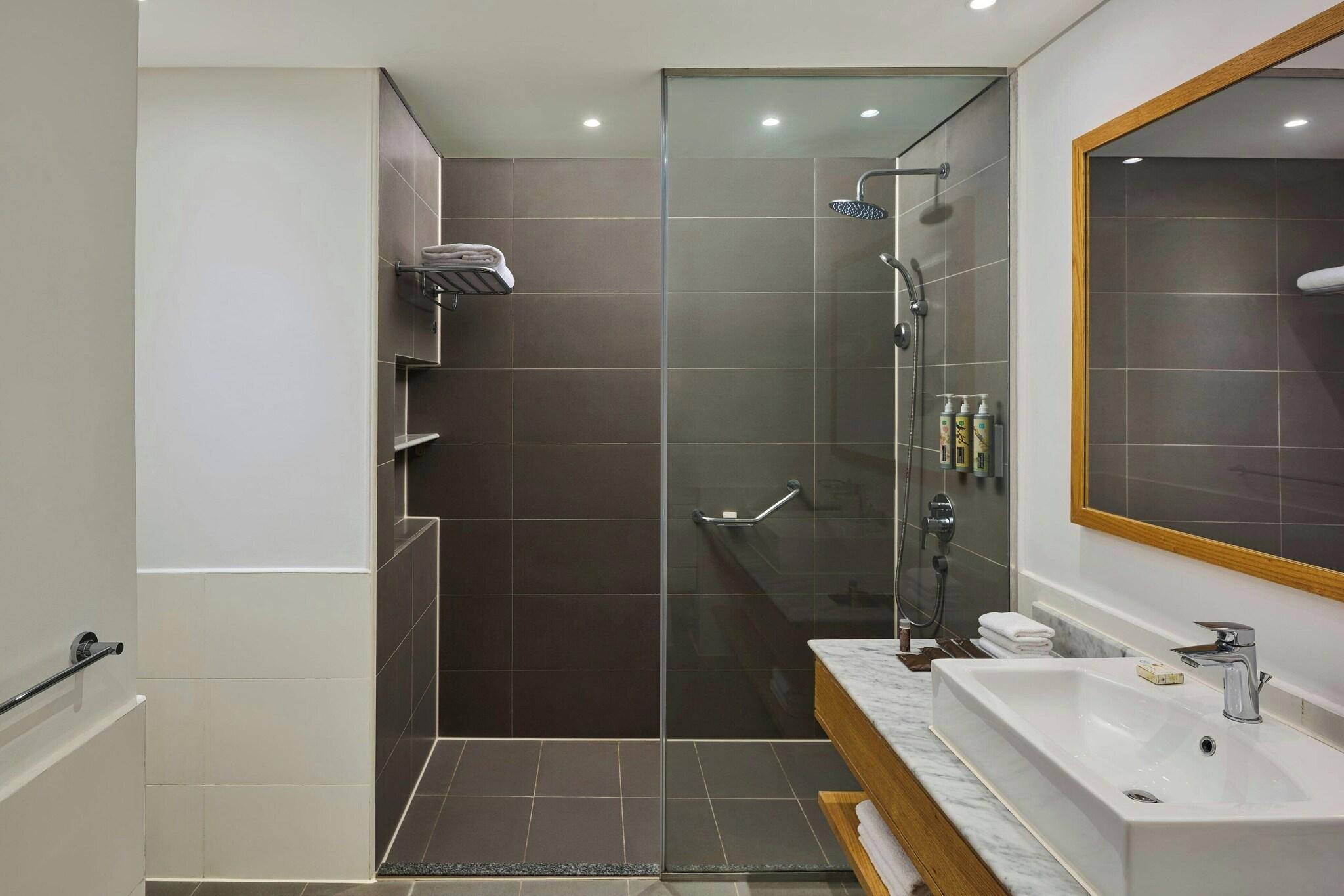 Double Garden View King Bed