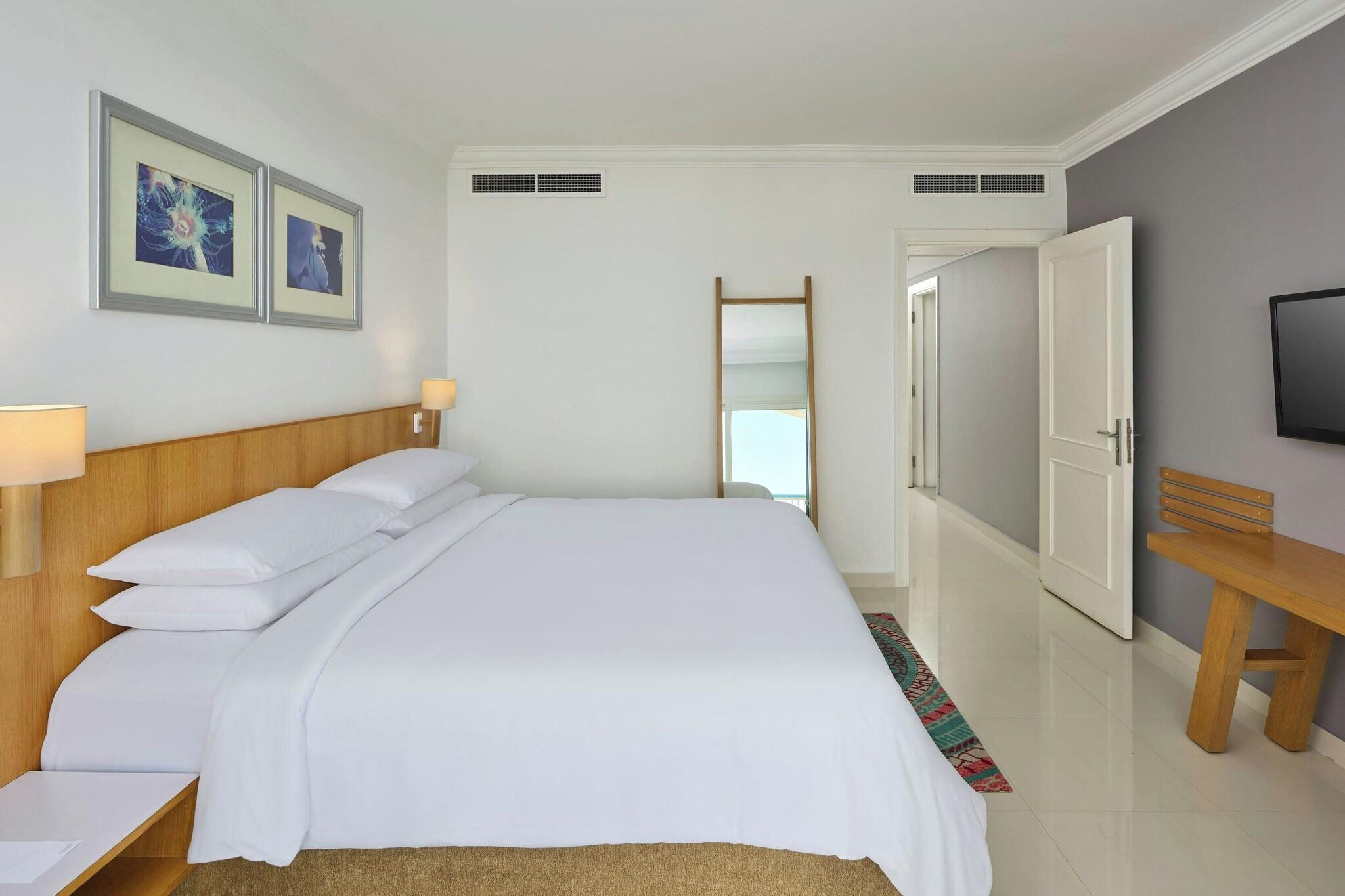 Double Garden View King Bed