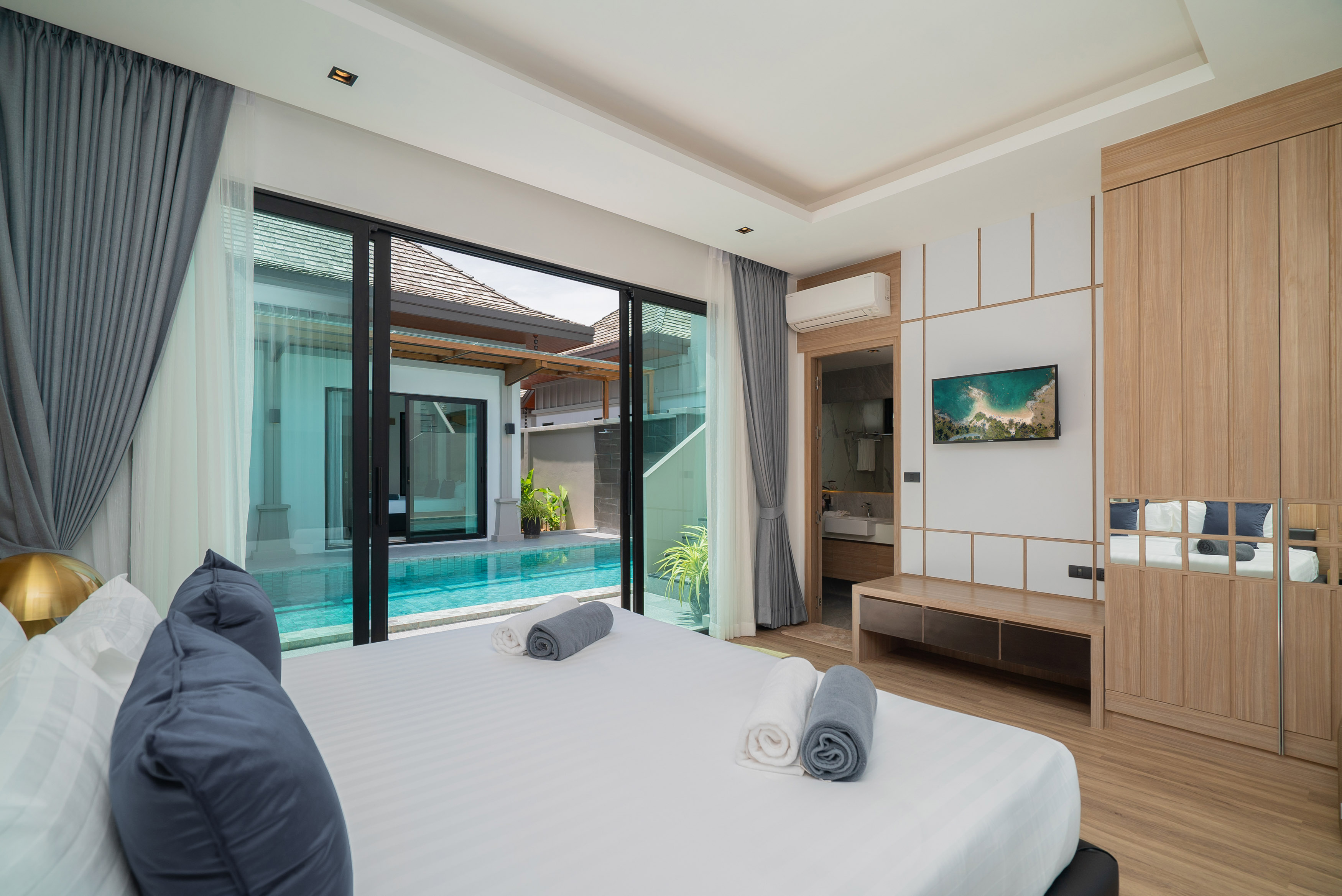 Villa Four Bedrooms with Private Pool