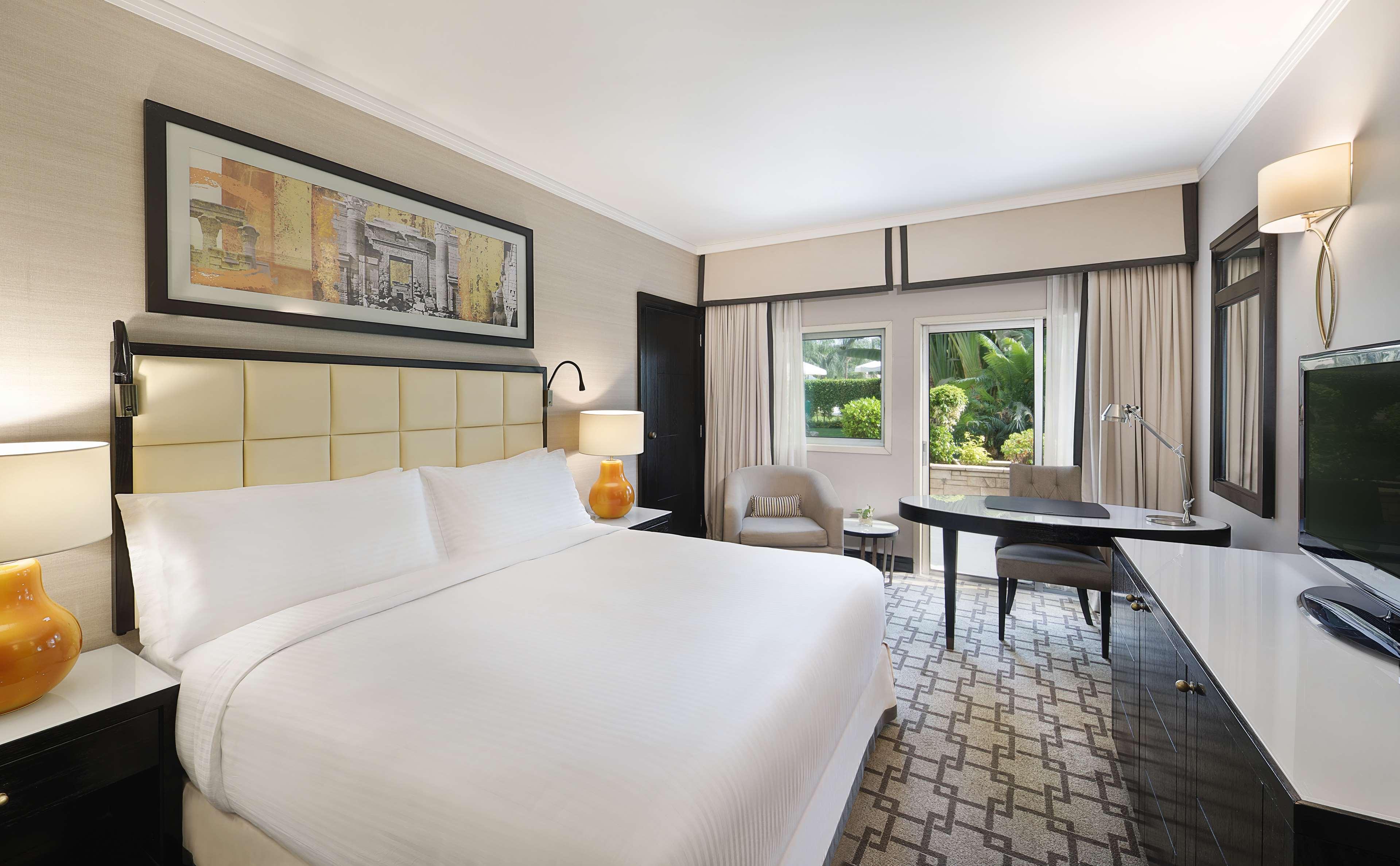 Room Pool View King Bed